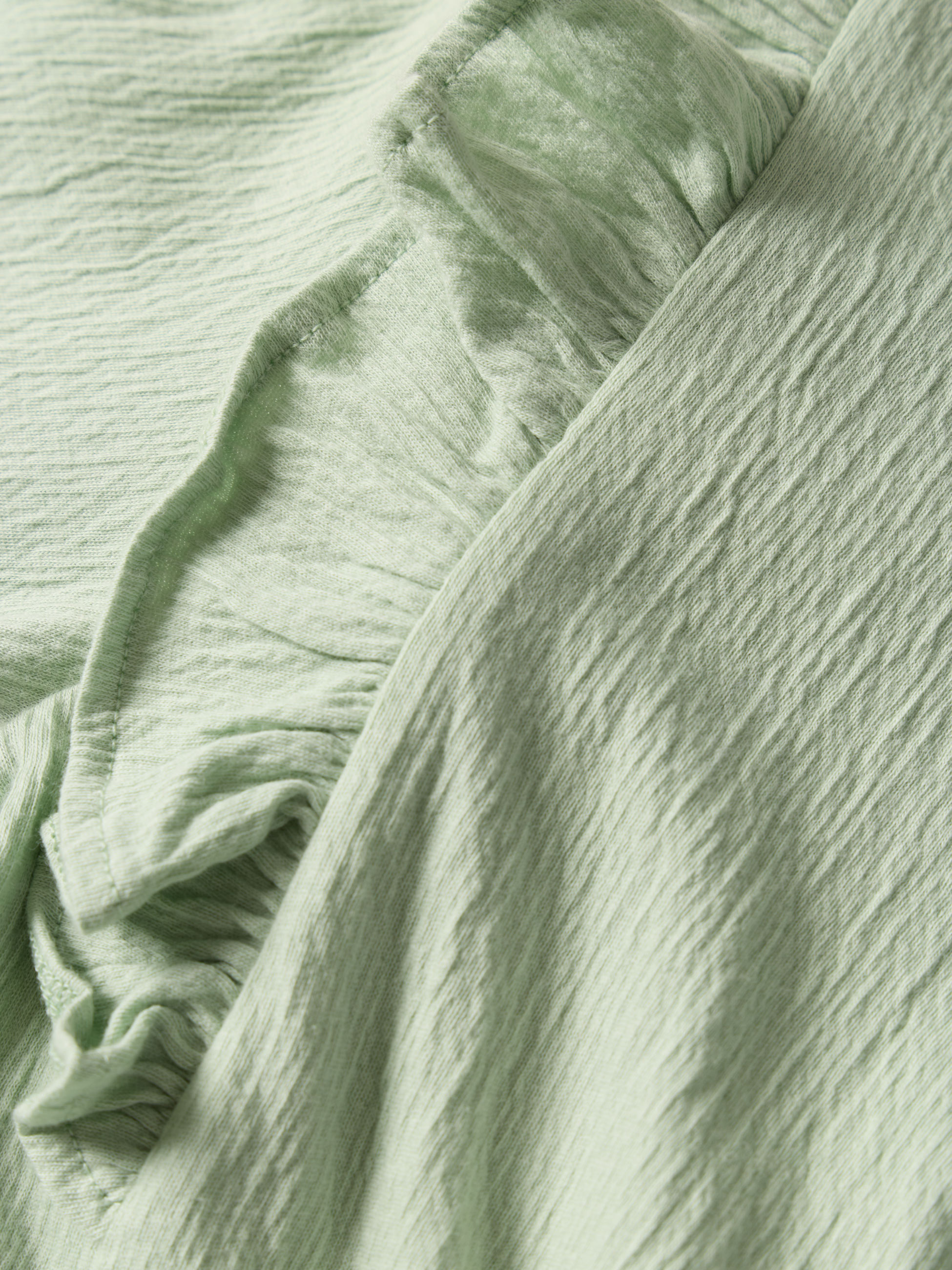 Blusa com folhos nos ombros