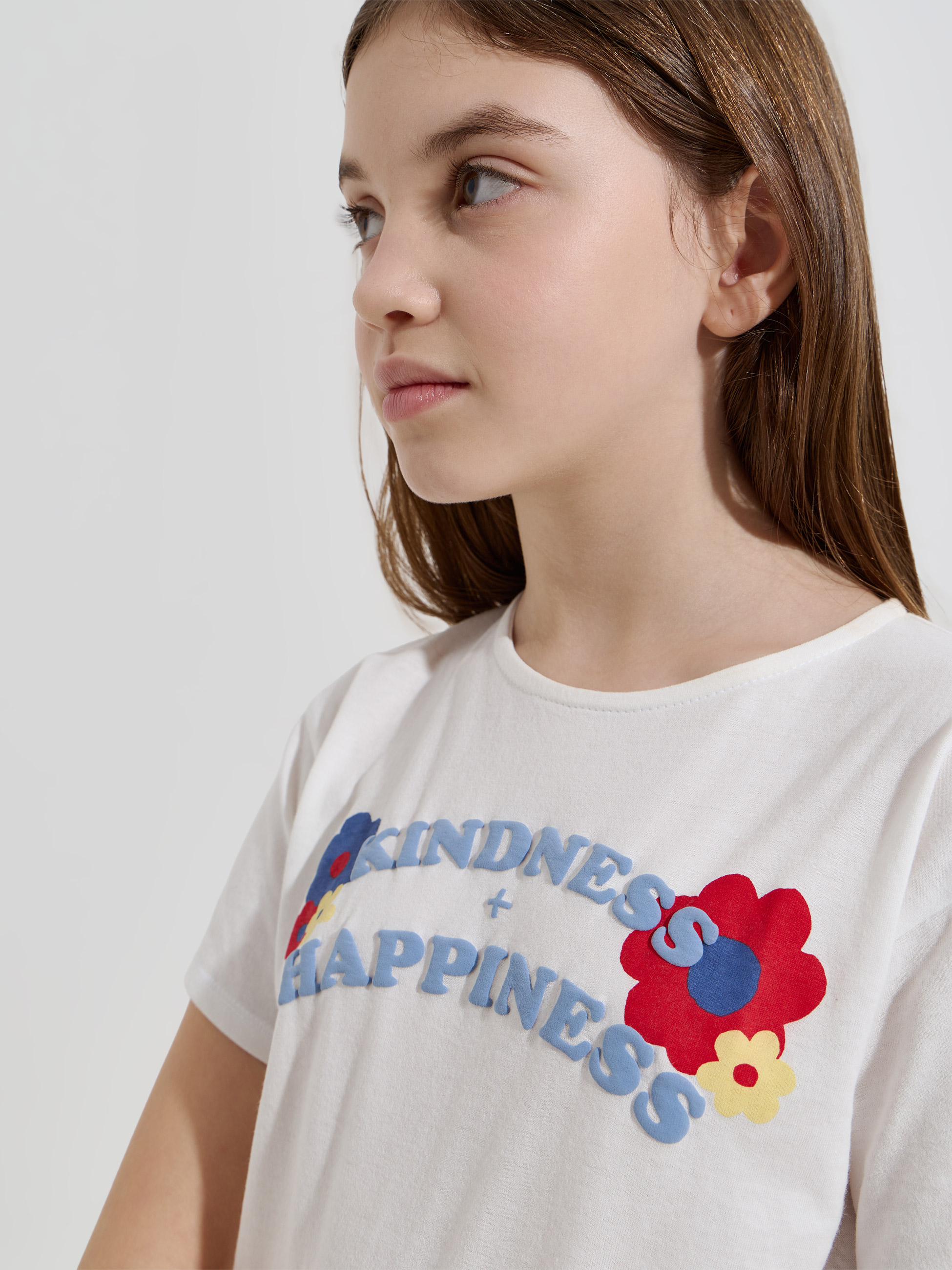 T-shirt estampada com nó nas mangas