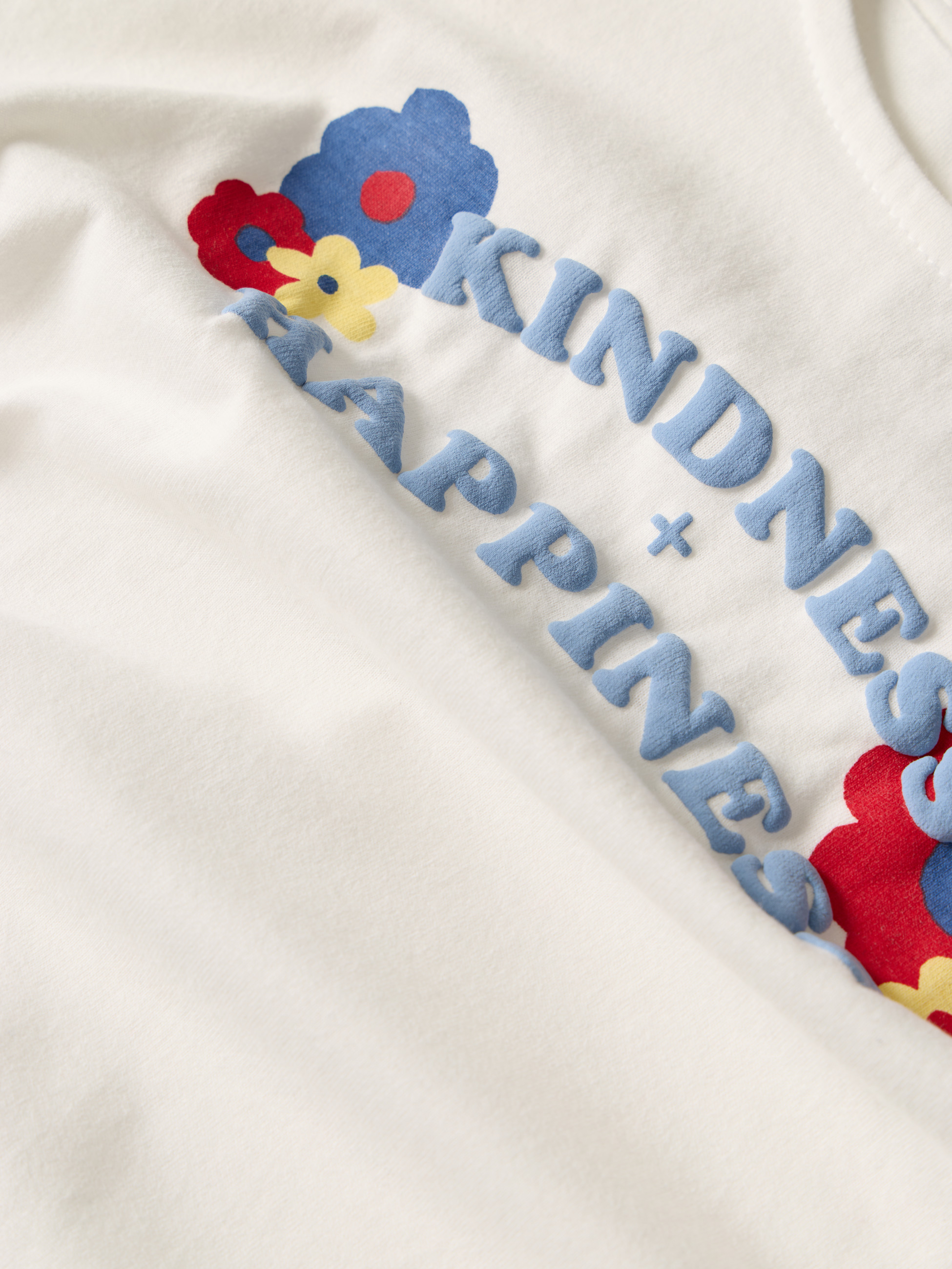 T-shirt estampada com nó nas mangas