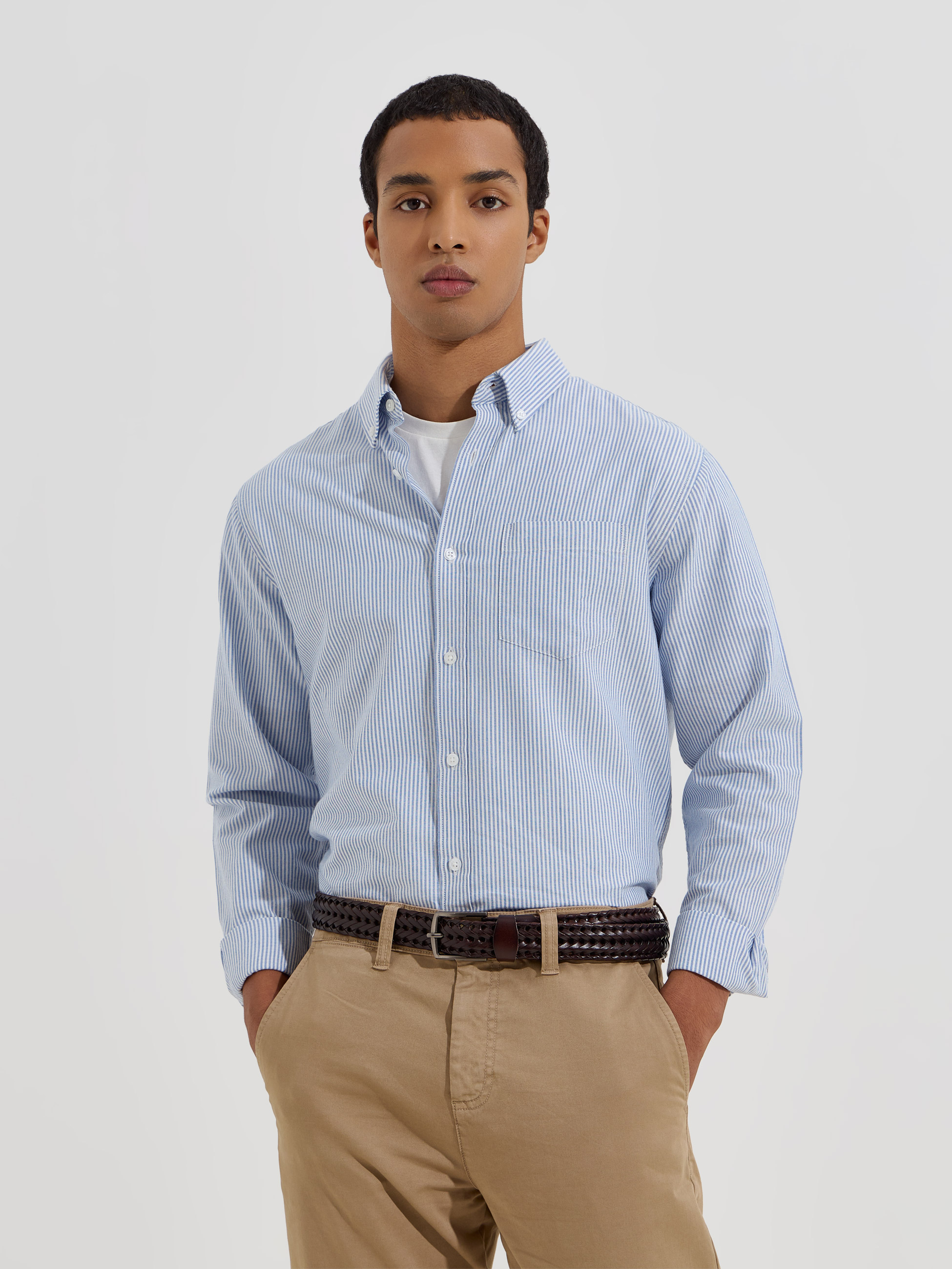 Camisa clássica às riscas