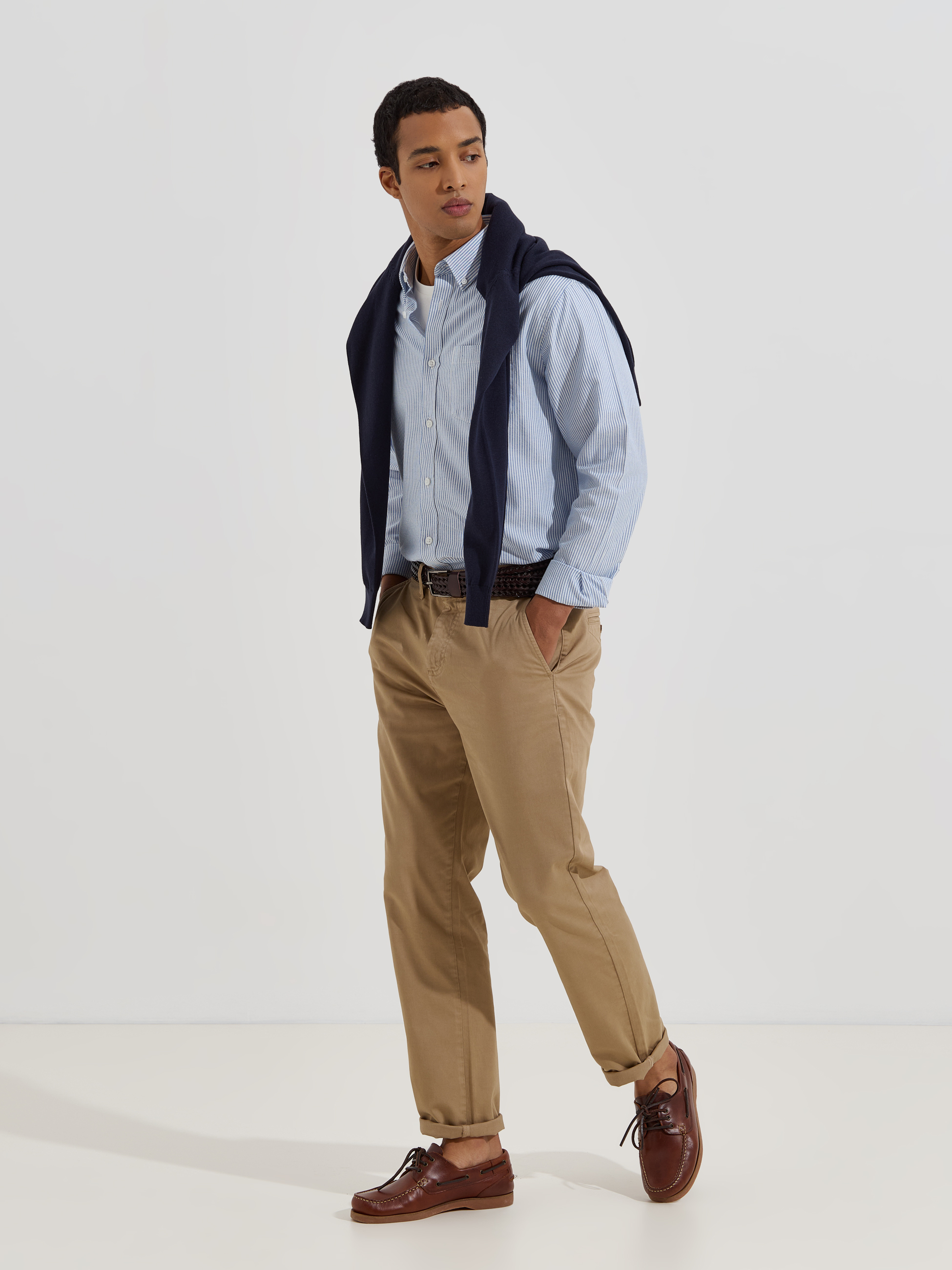 Camisa clássica às riscas