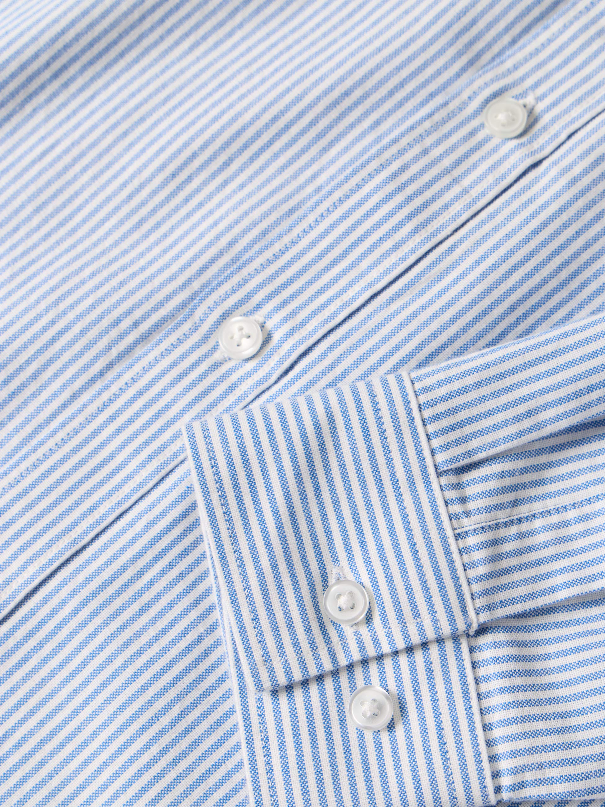 Camisa clássica às riscas