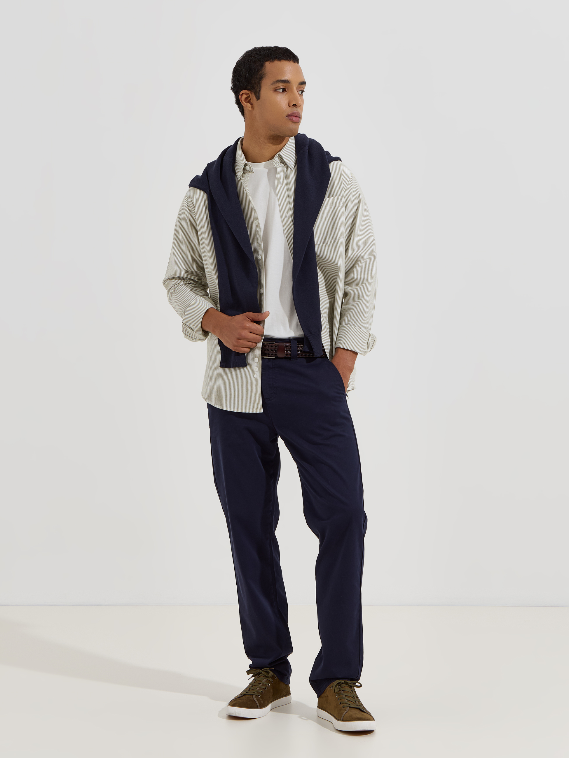 Camisa clássica às riscas