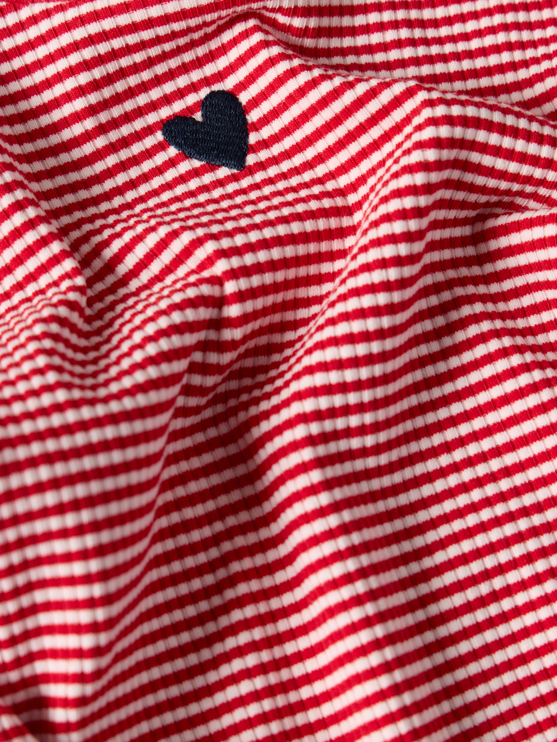 Camisola com bordado e folhos nos ombros