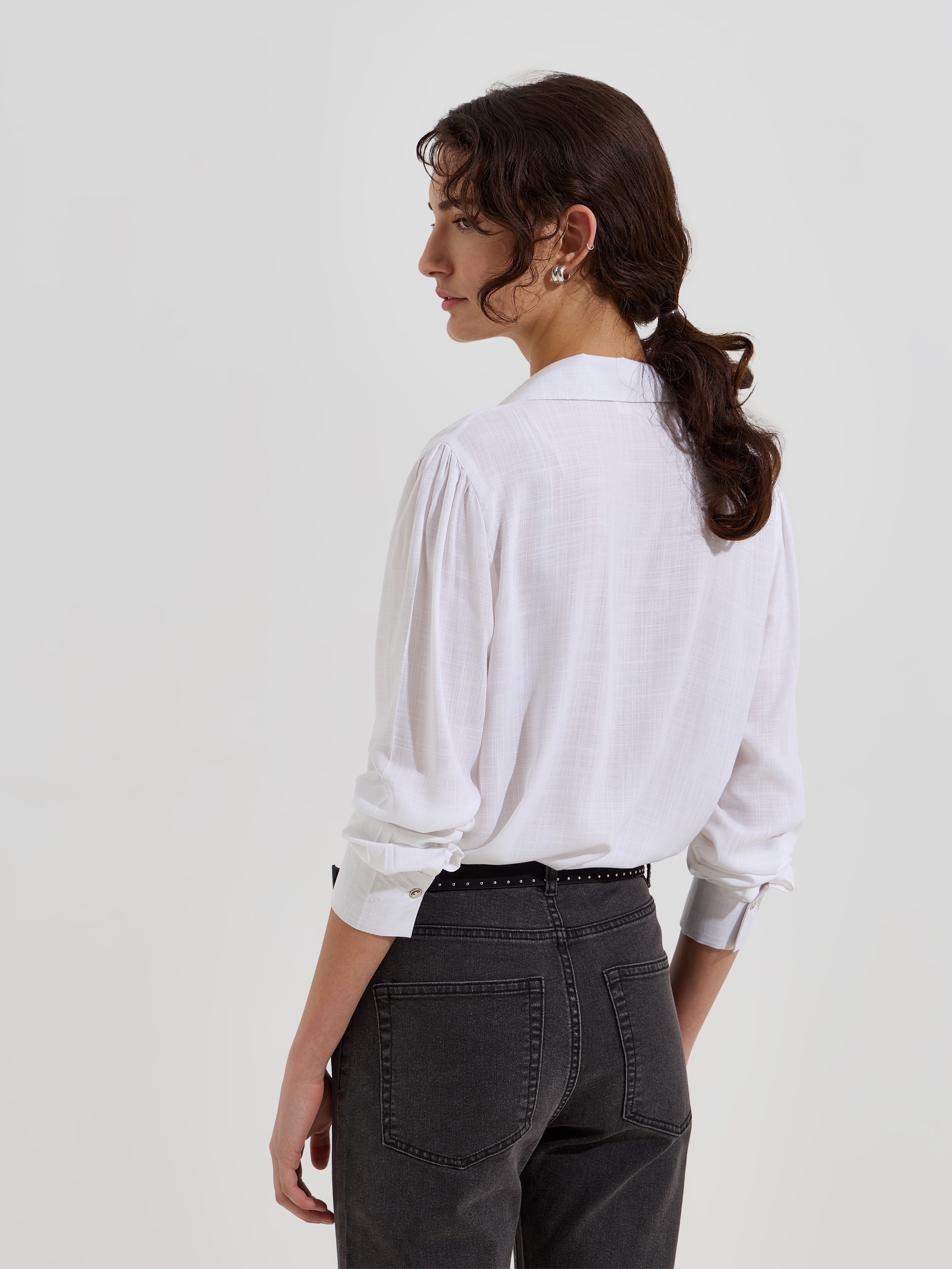 Blusa com decote em V e botões