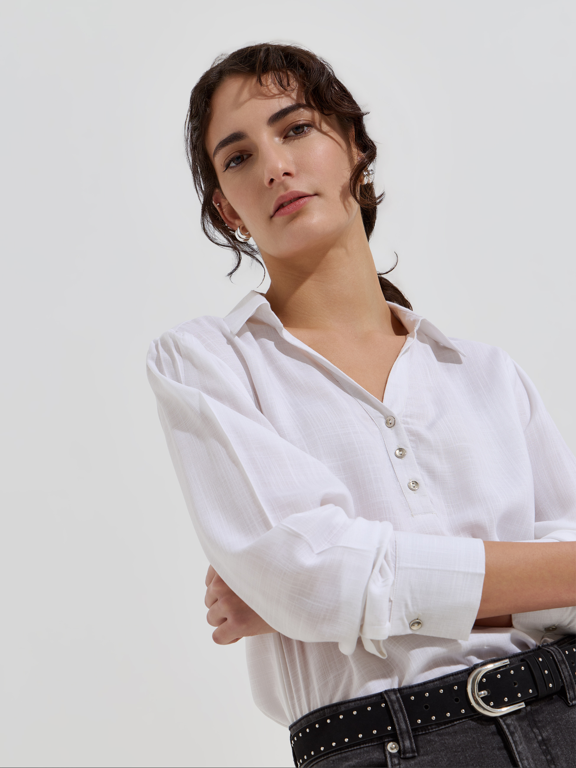 Blusa com decote em V e botões