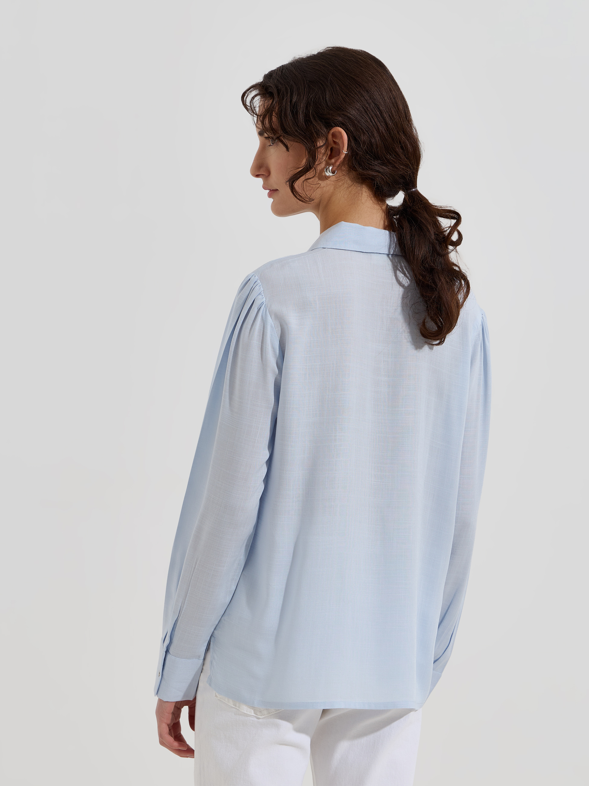 Blusa com decote em V e botões