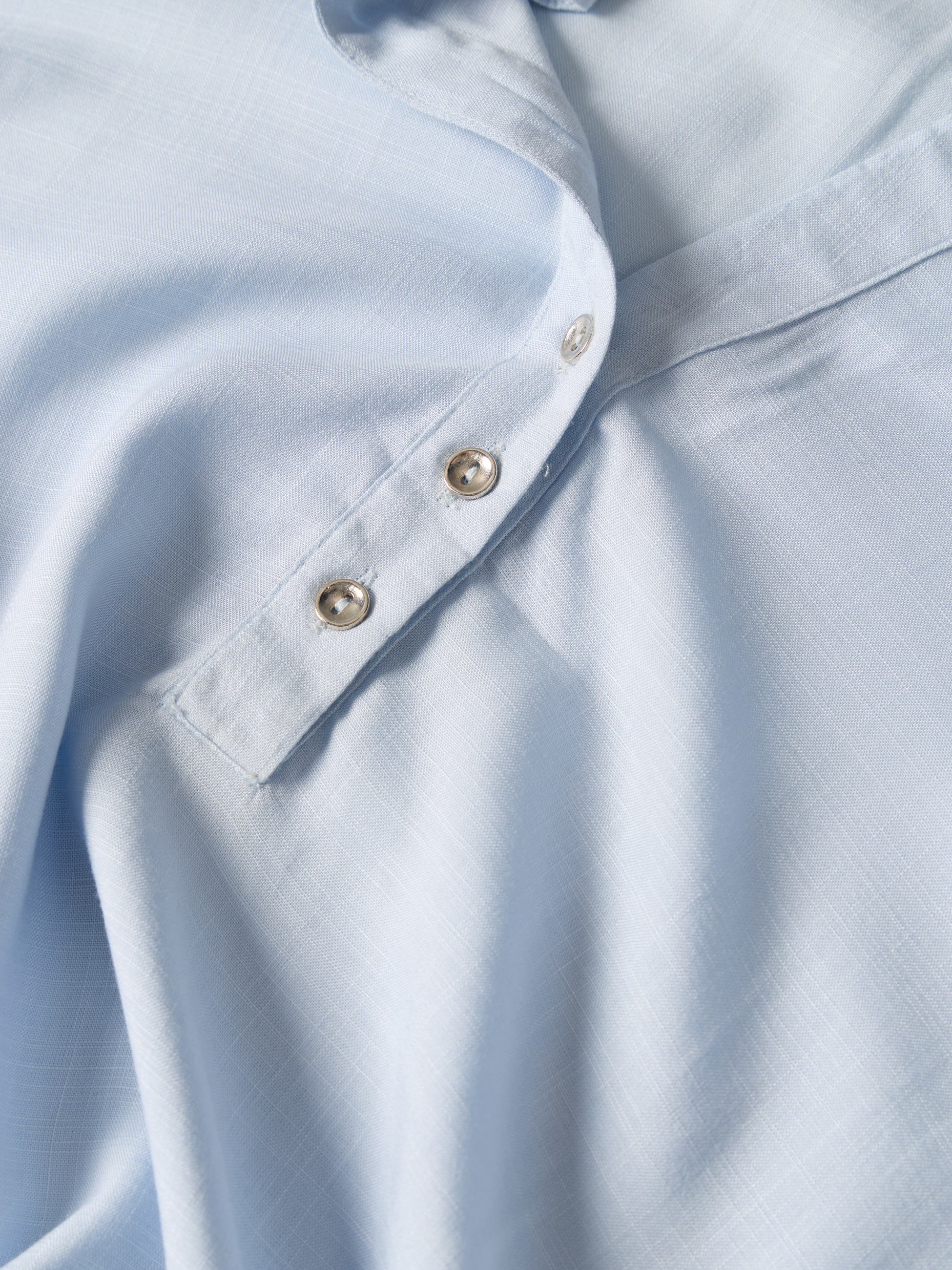 Blusa com decote em V e botões