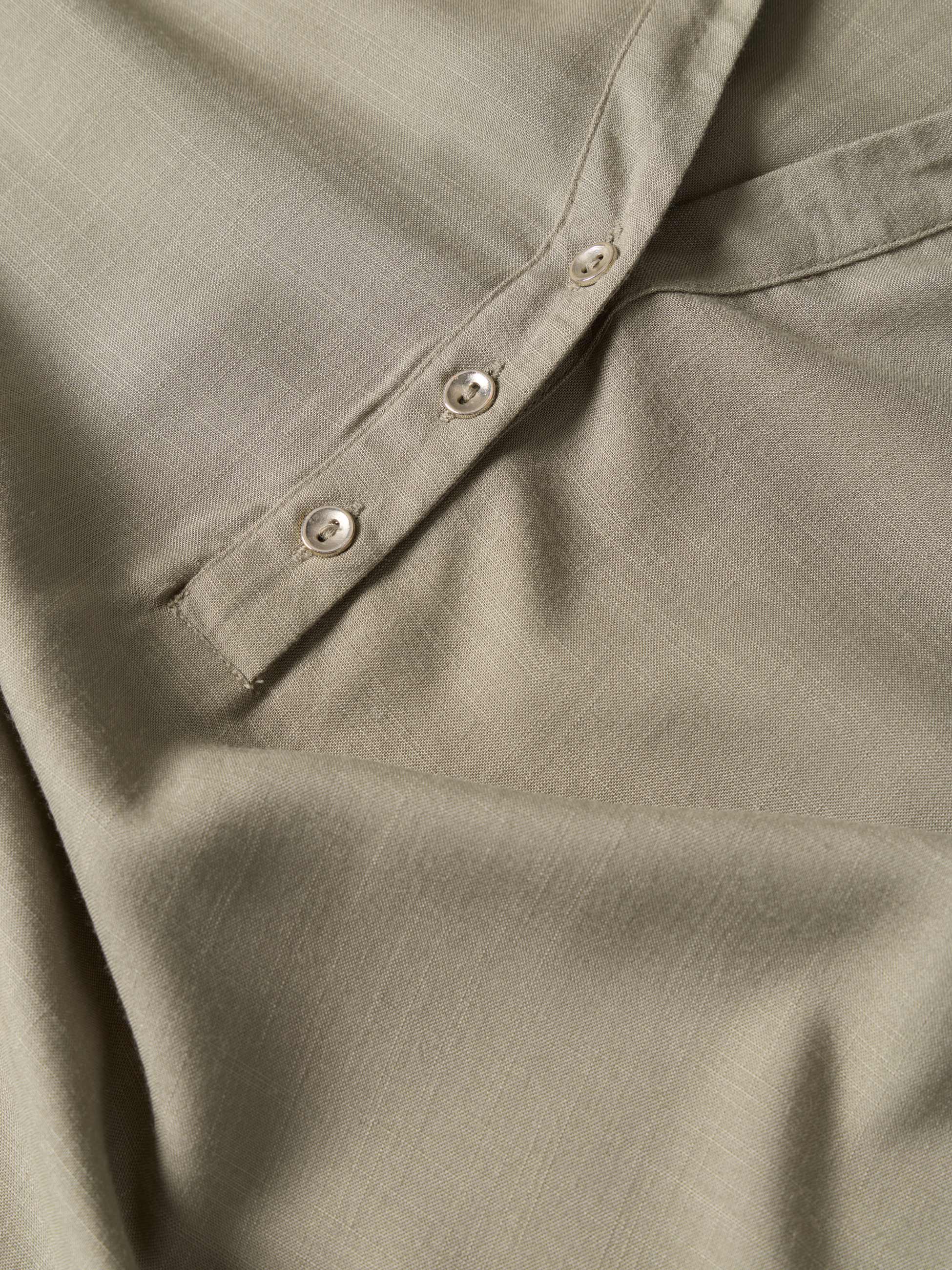 Blusa com decote em V e botões