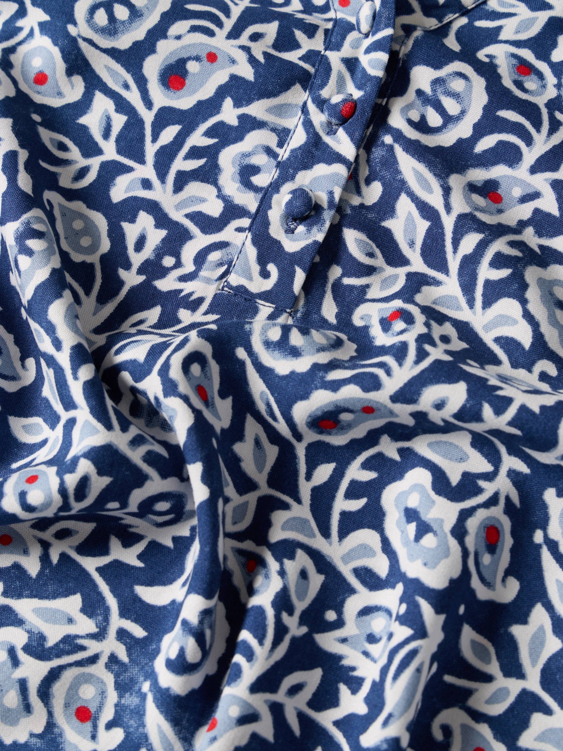 Blusa estampada com decote em V