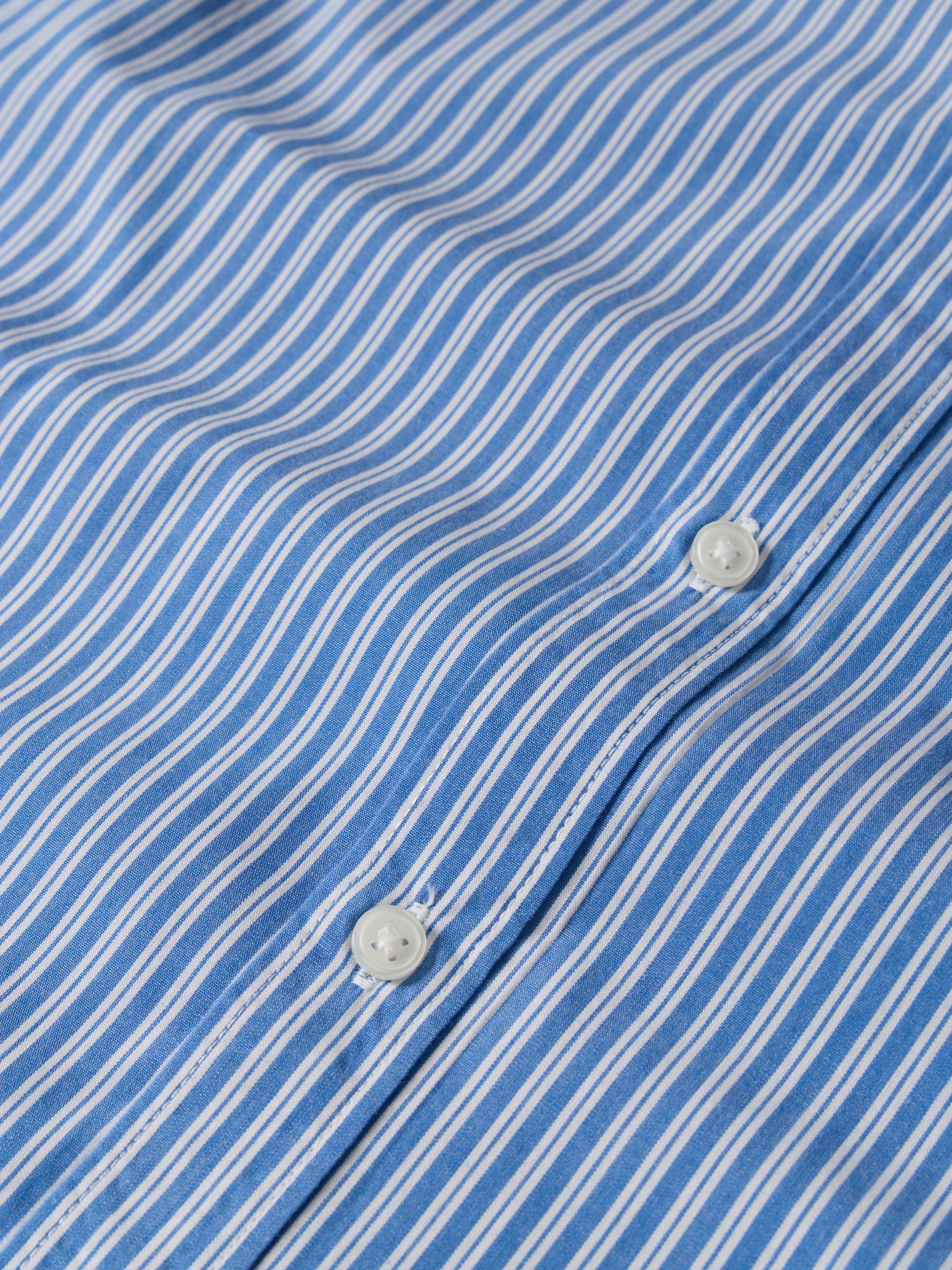 Camisa às riscas com bolso