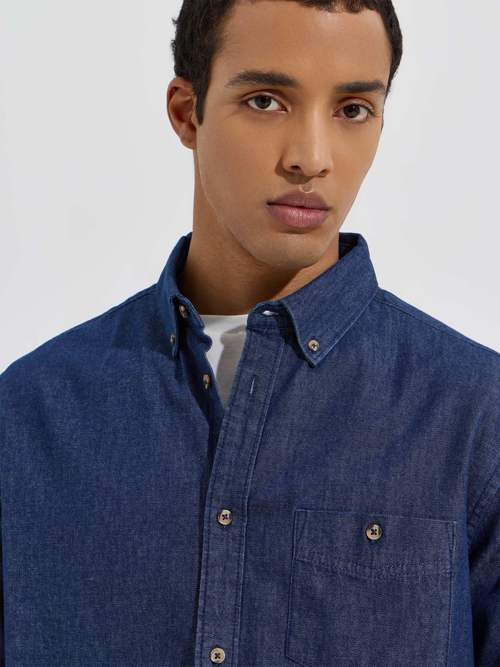 Camisa de ganga com bolso