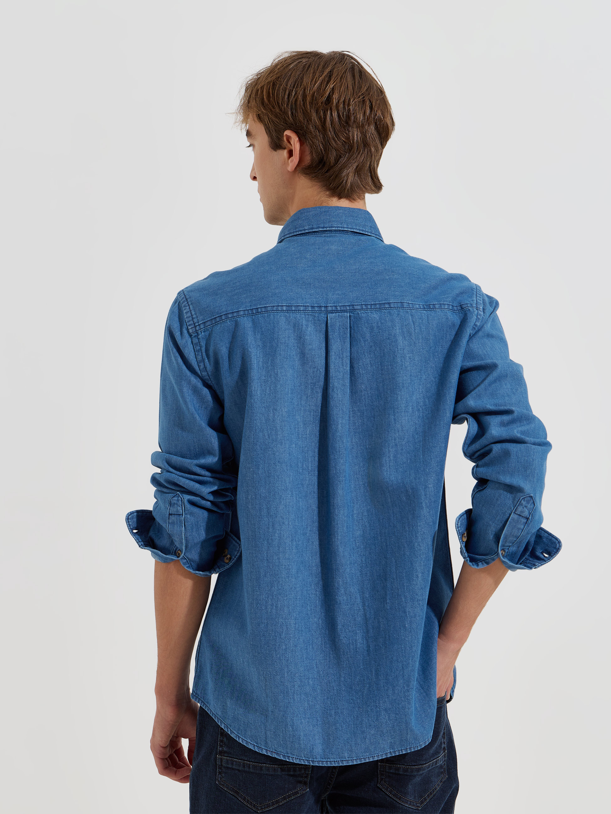 Camisa de ganga com bolso