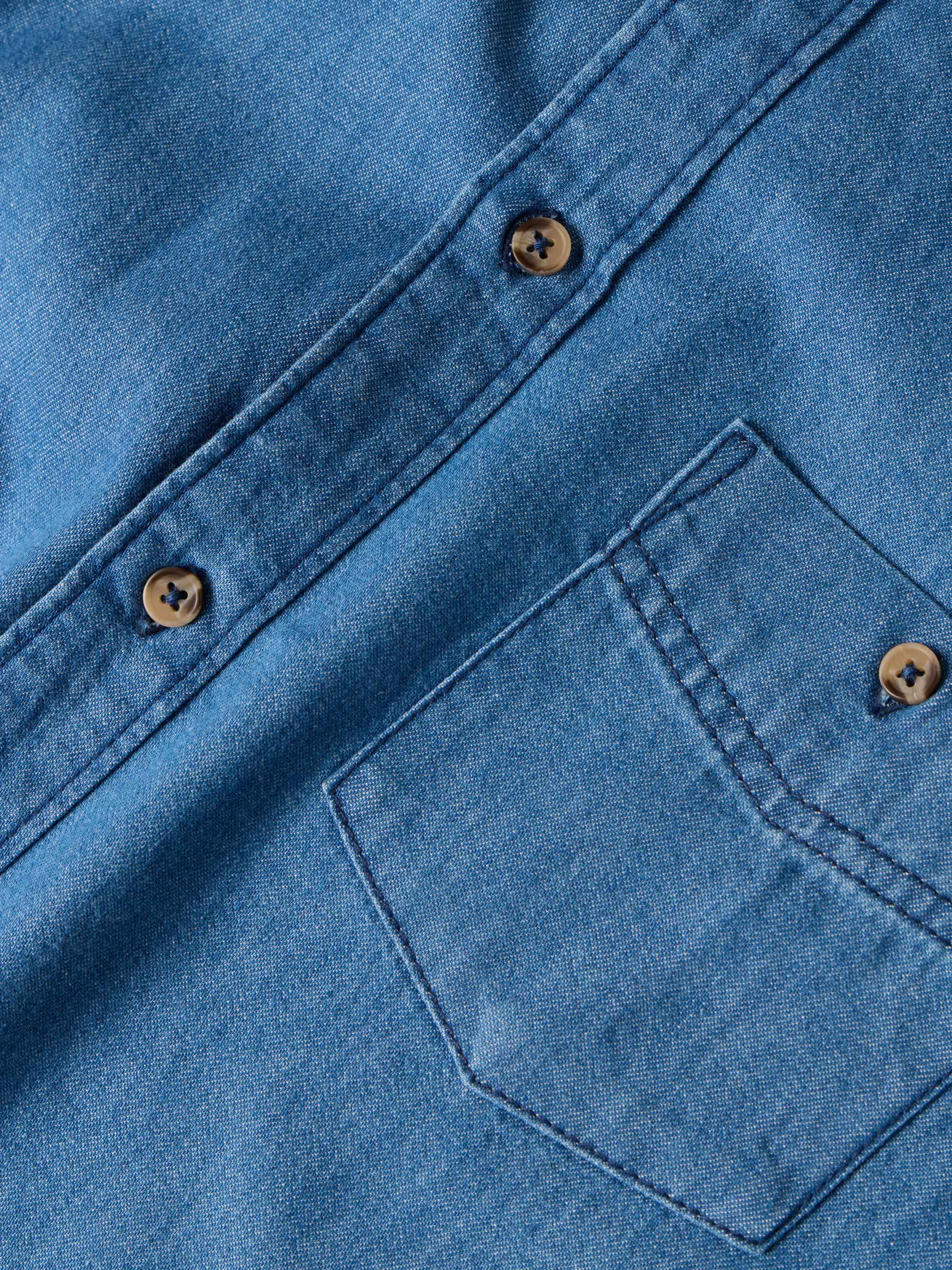 Camisa de ganga com bolso