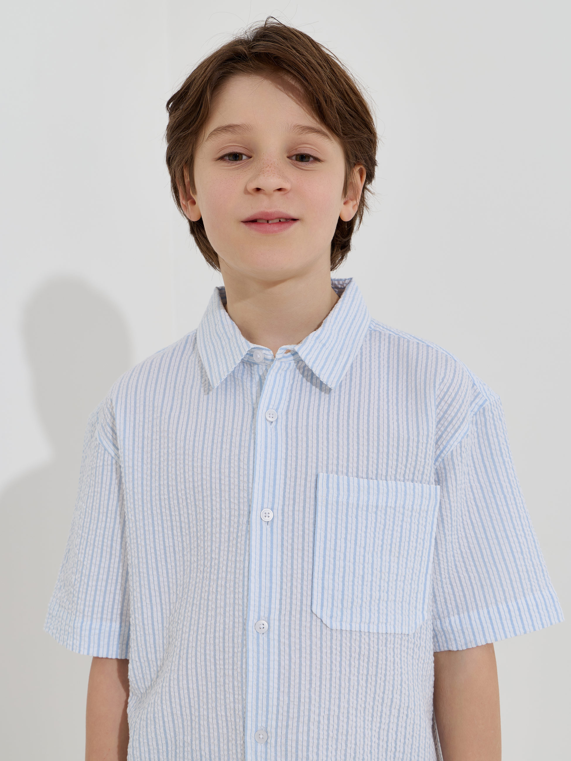 Camisa às riscas de manga curta