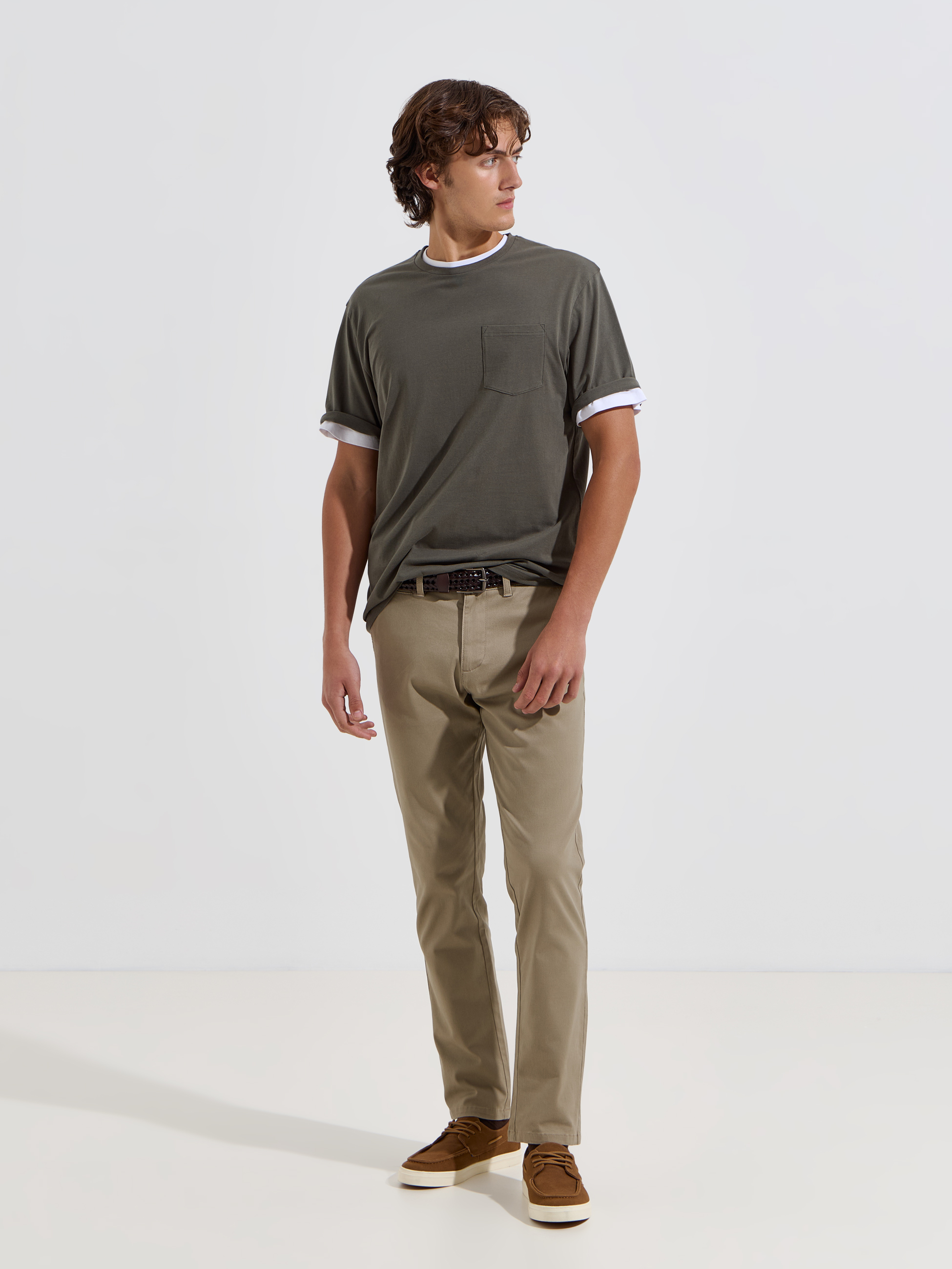 T-shirt básica com bolso