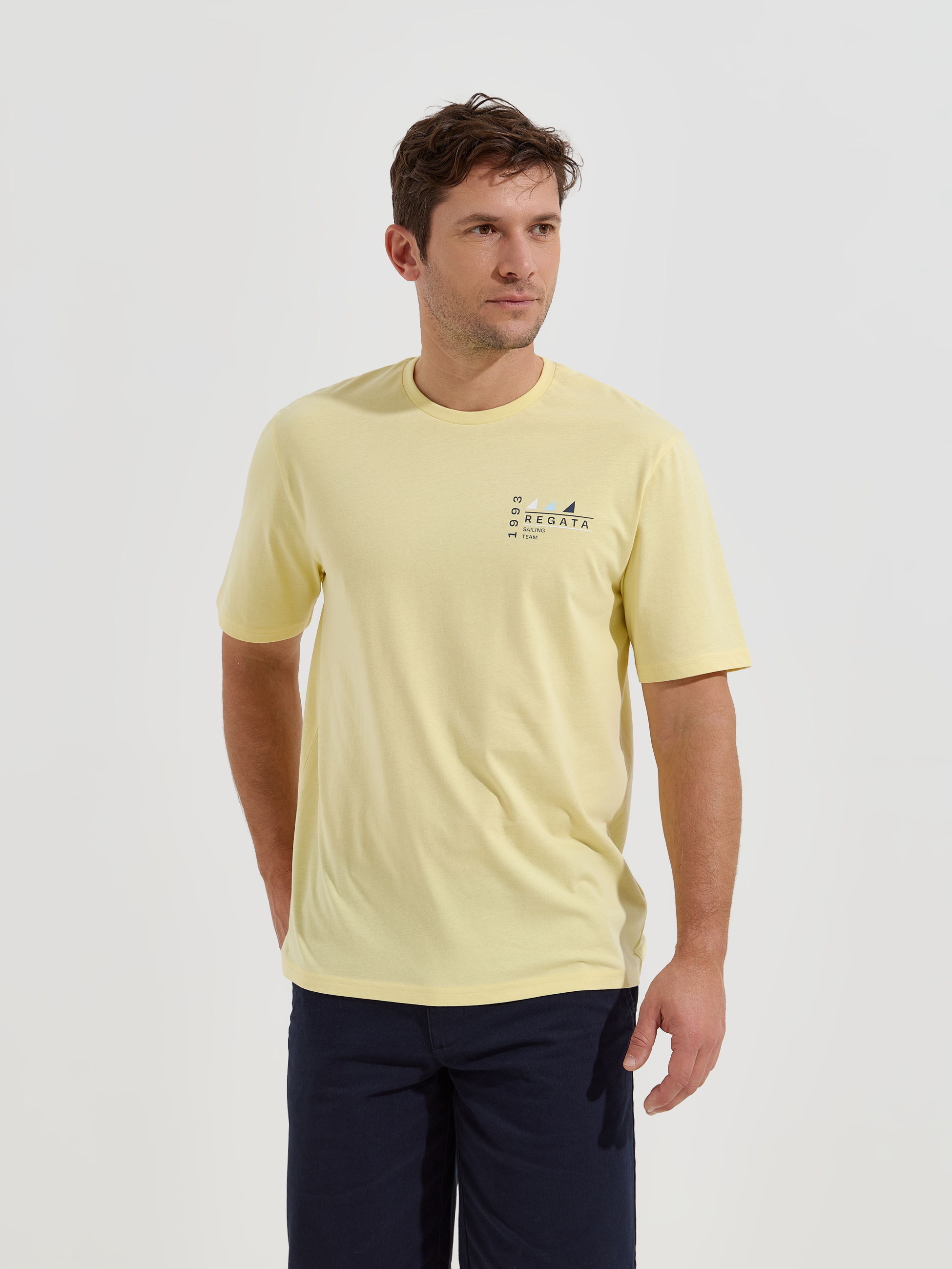 T-shirt com estampado no peito