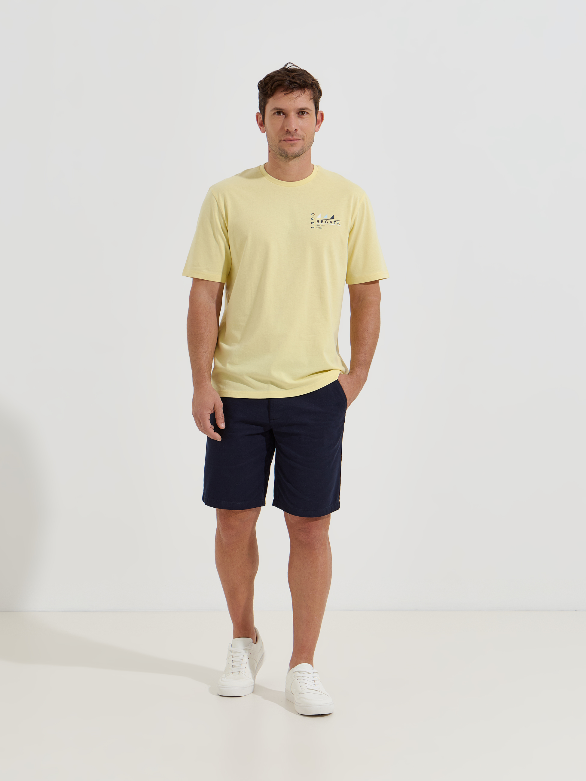 T-shirt com estampado no peito