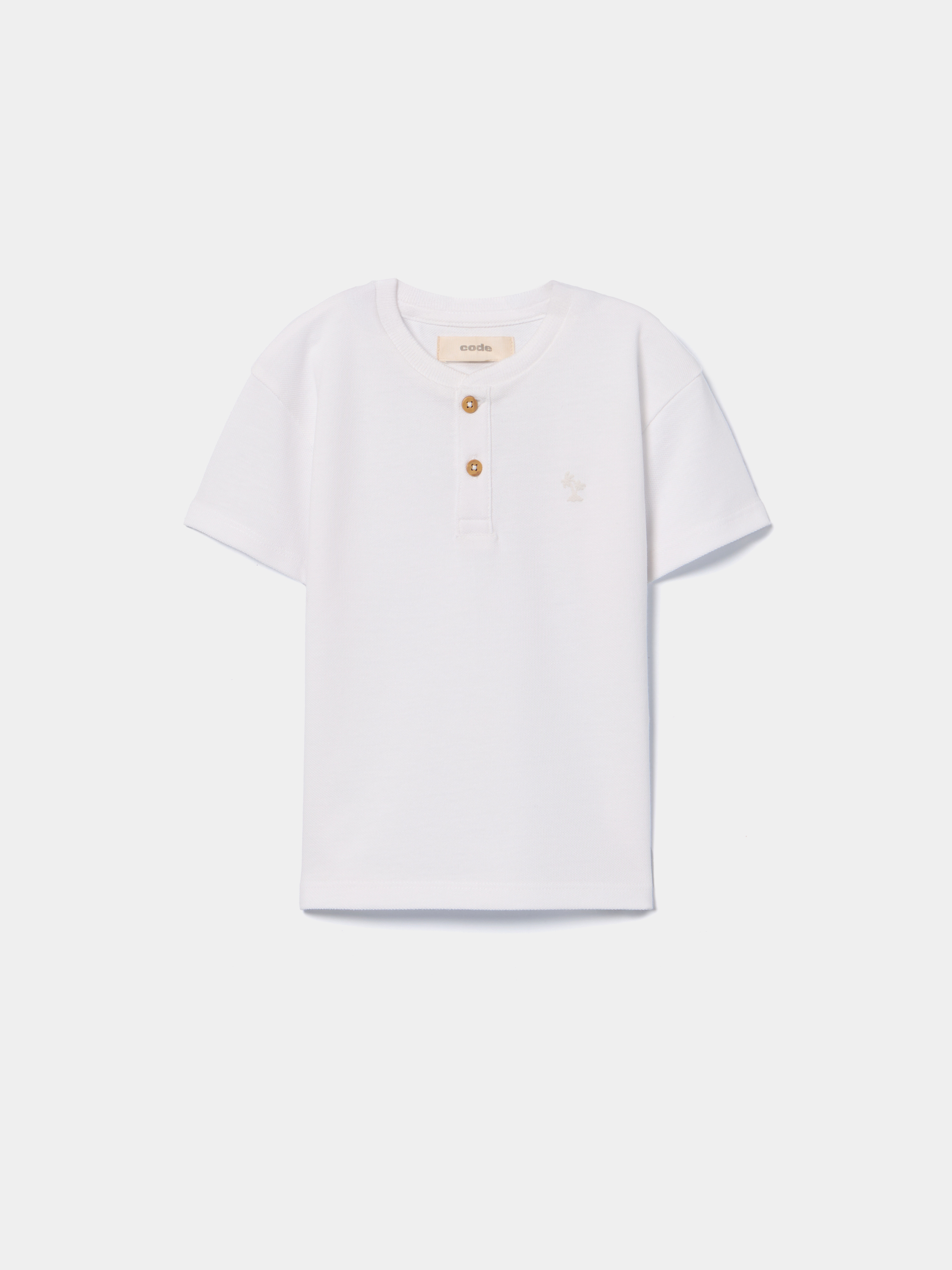 T-shirt com botões na gola