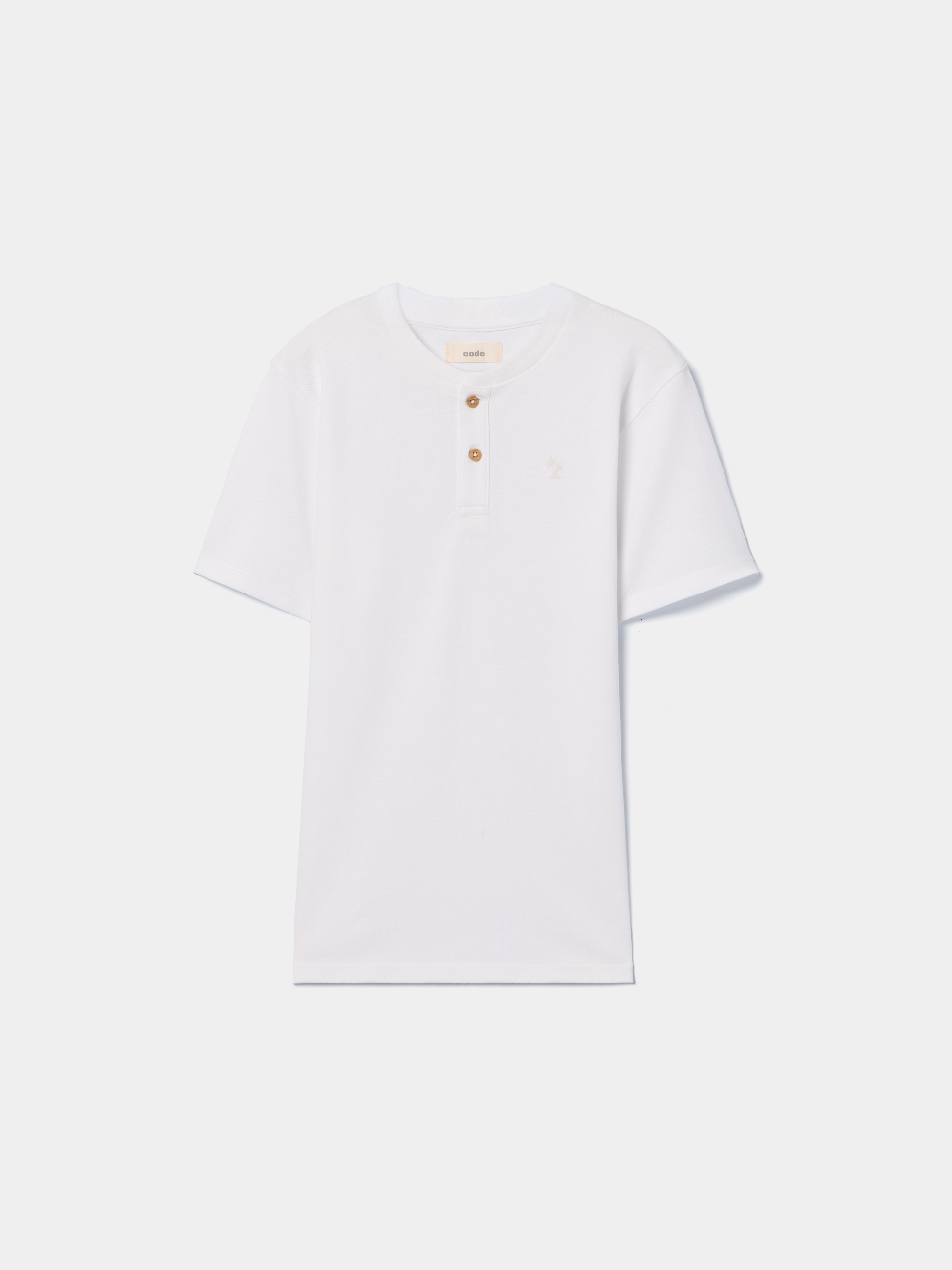 T-shirt com botões na gola