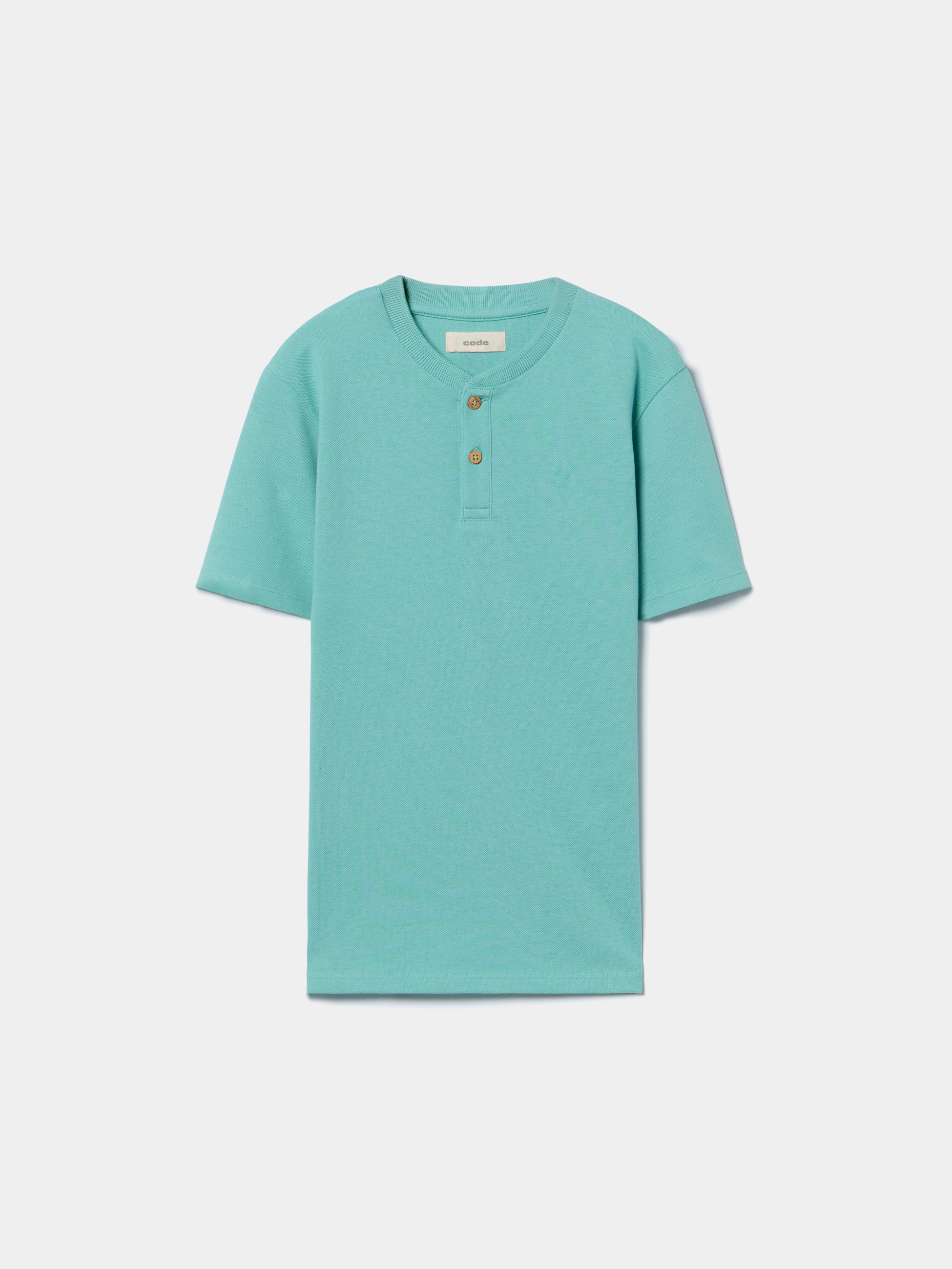 T-shirt com botões na gola