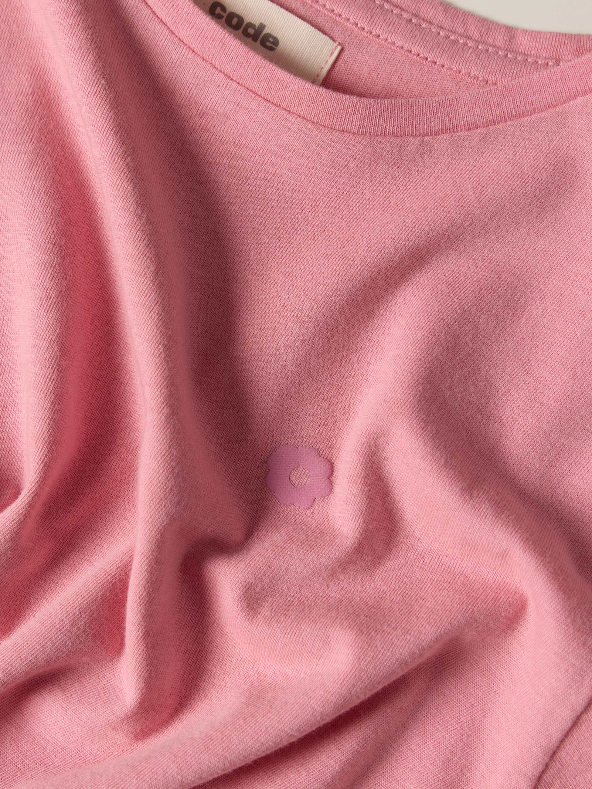 T-shirt com flor estampada