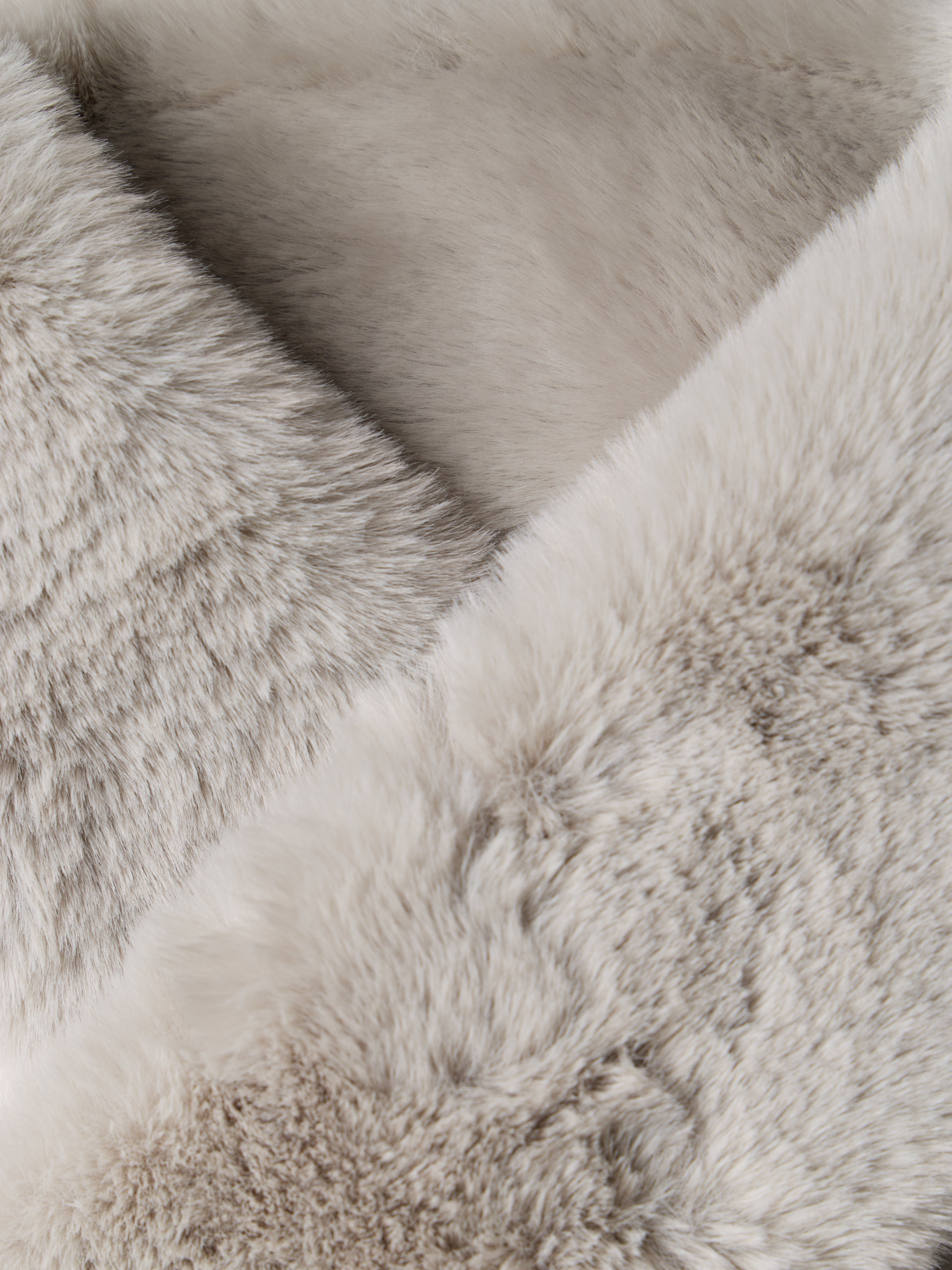 Cachecol em pelo sintético