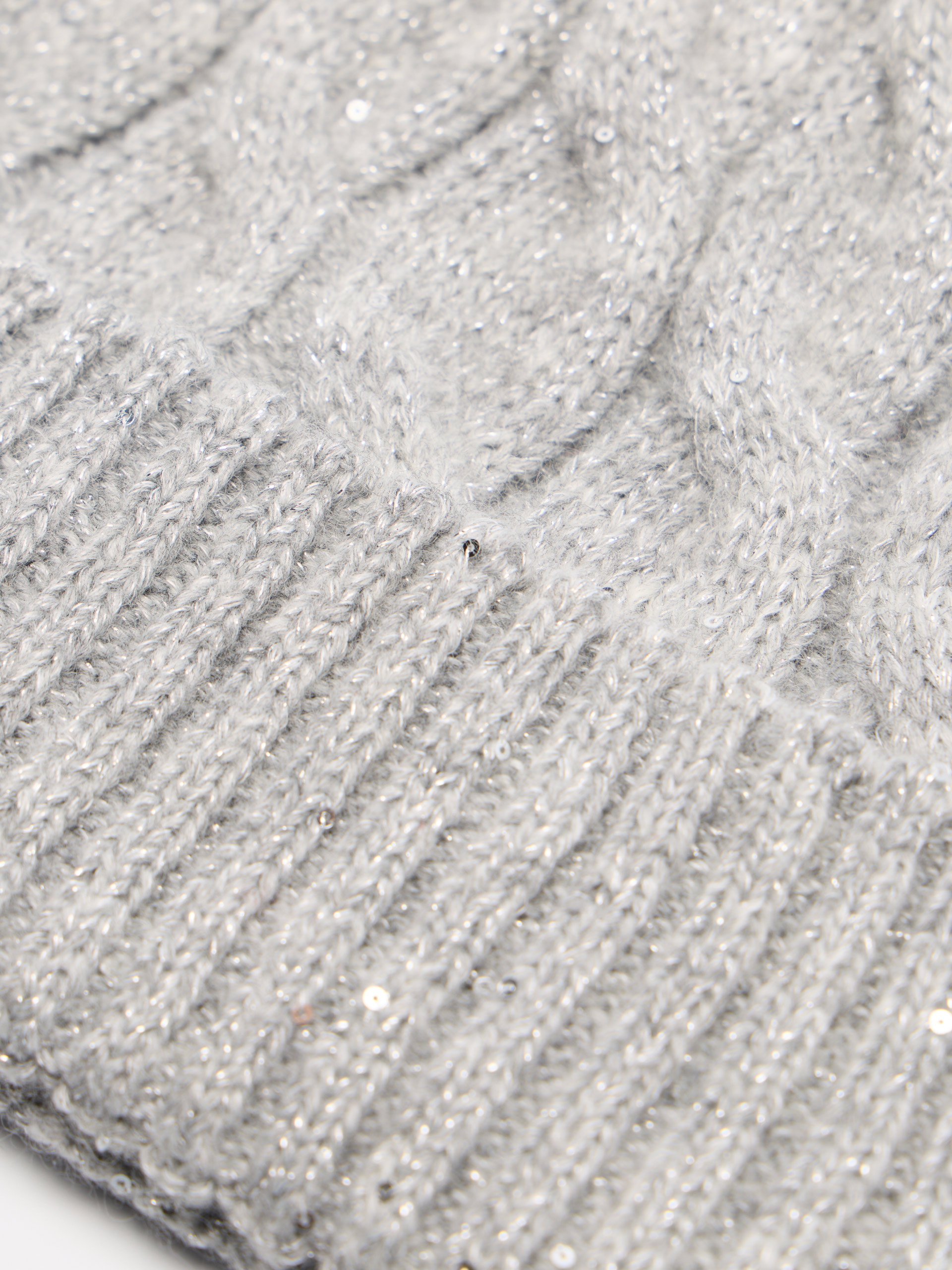 Gorro com lantejoulas