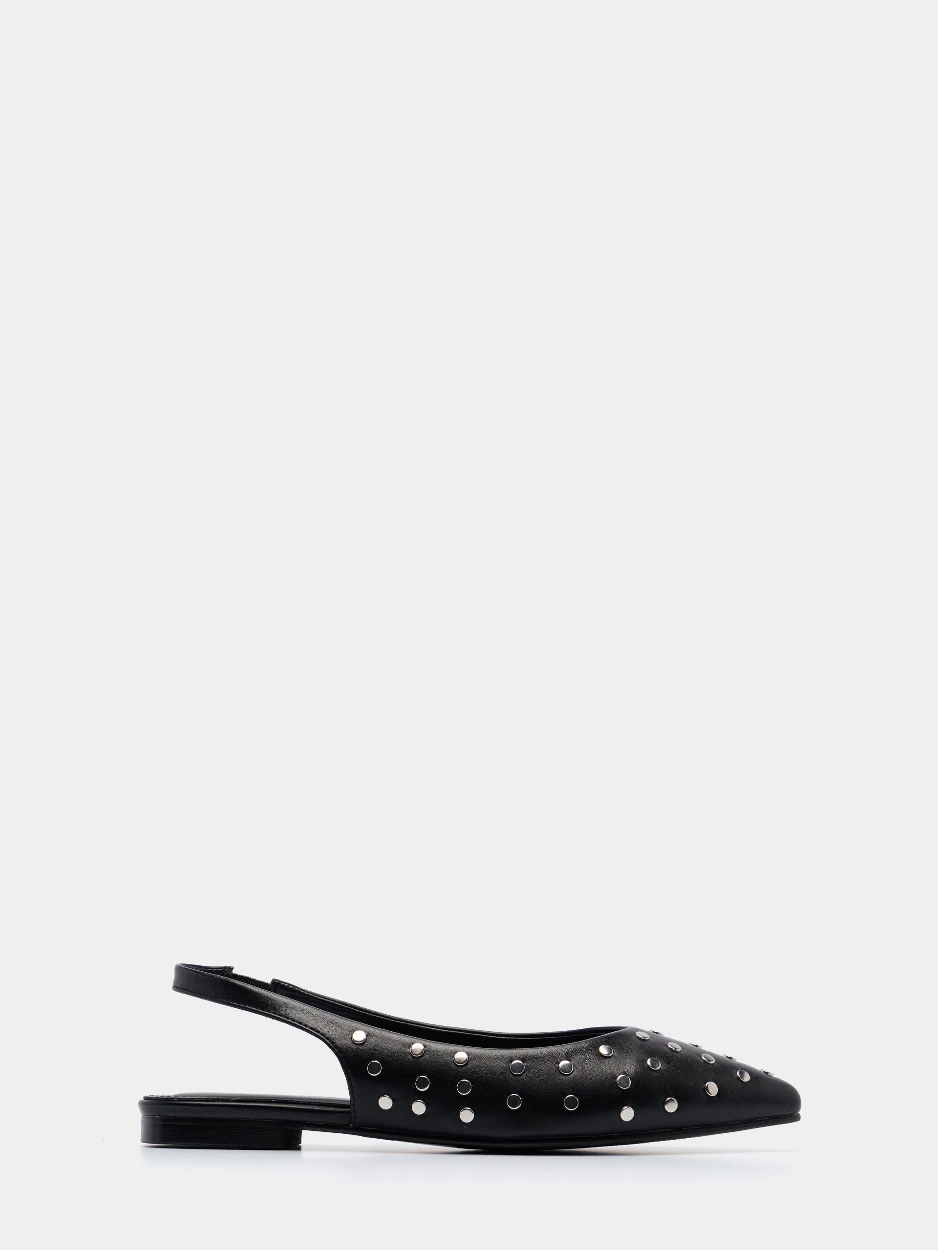 Sapato com tachas