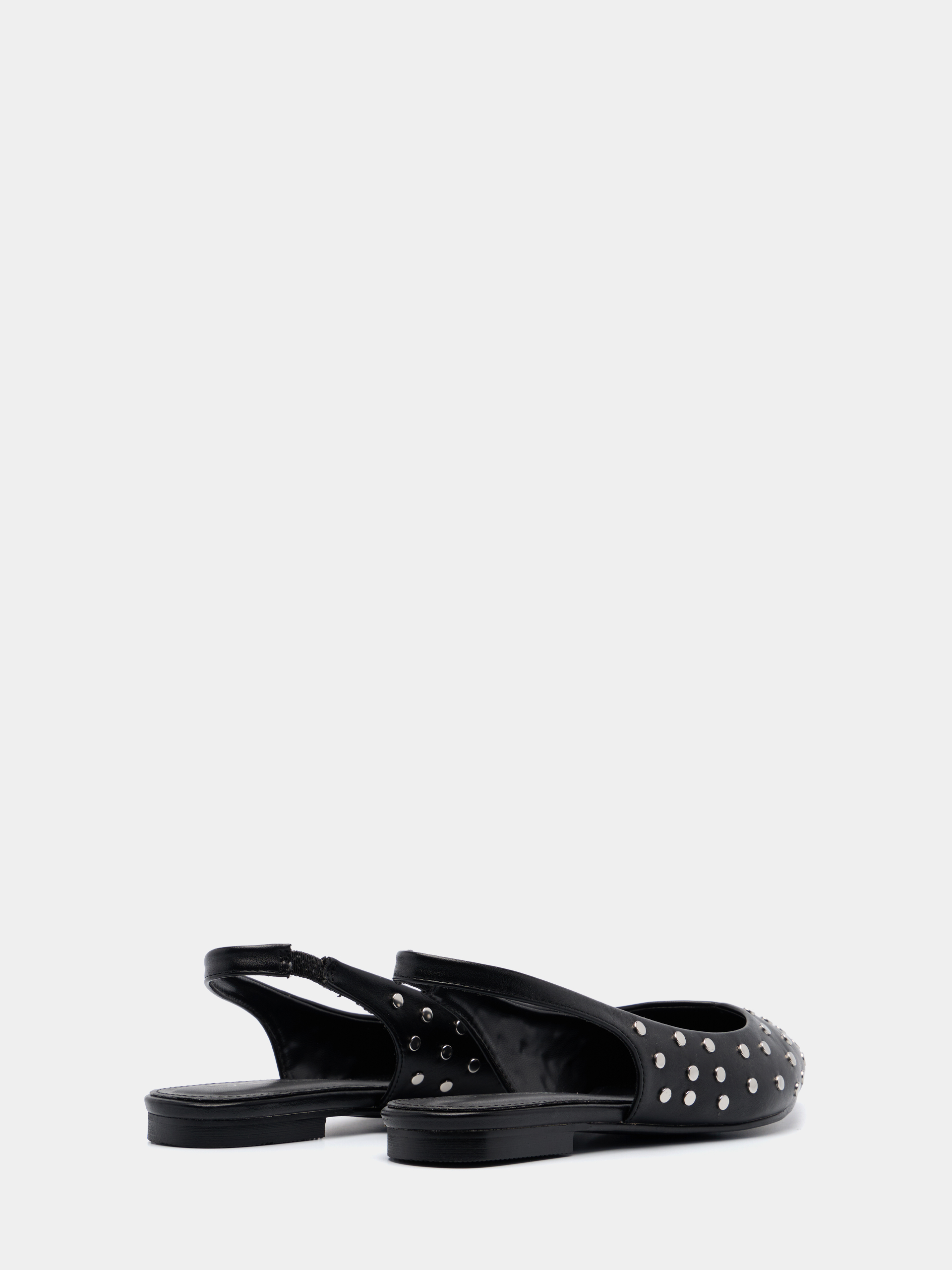 Sapato com tachas