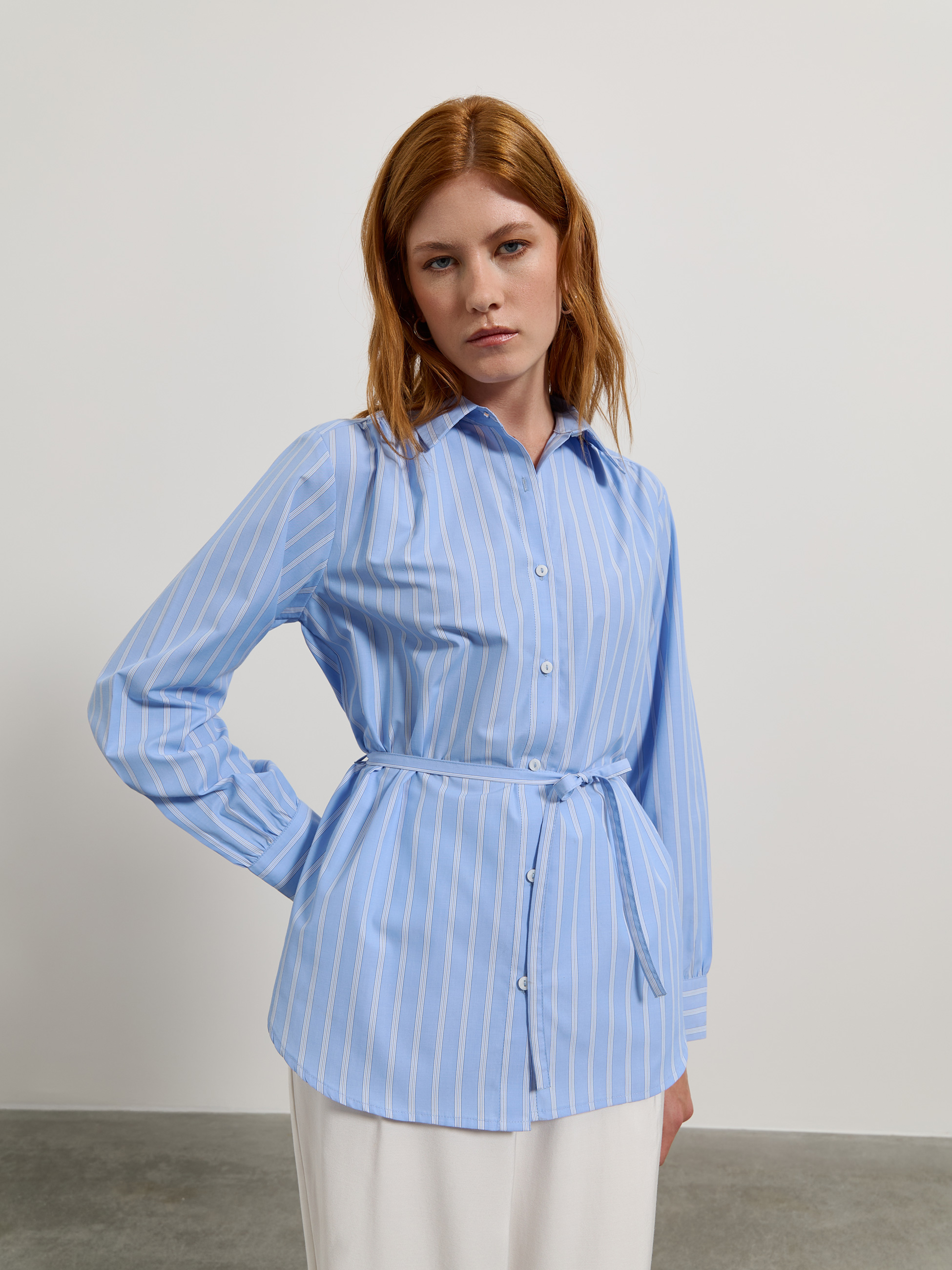 Camisa às riscas com cinto