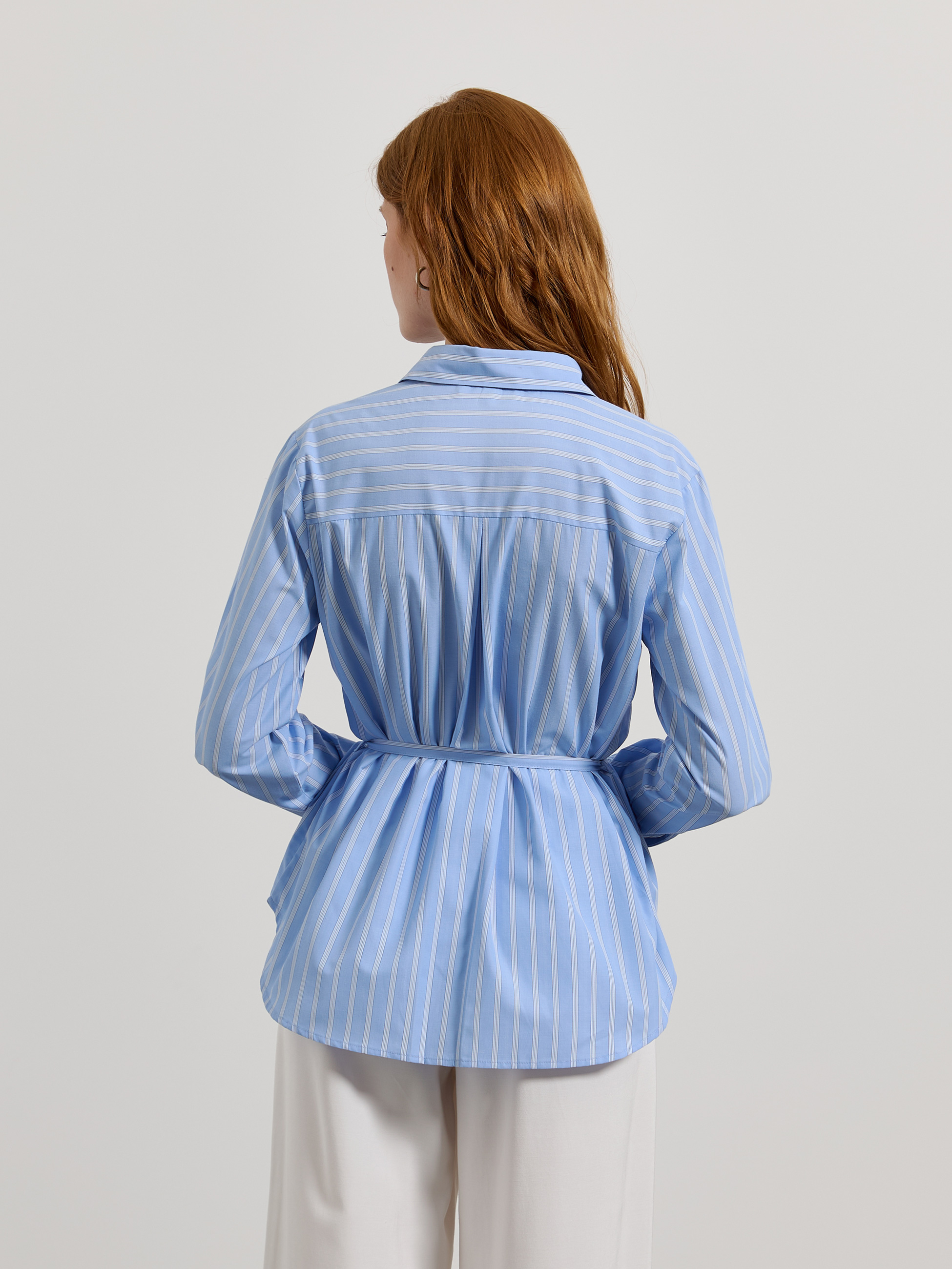 Camisa às riscas com cinto