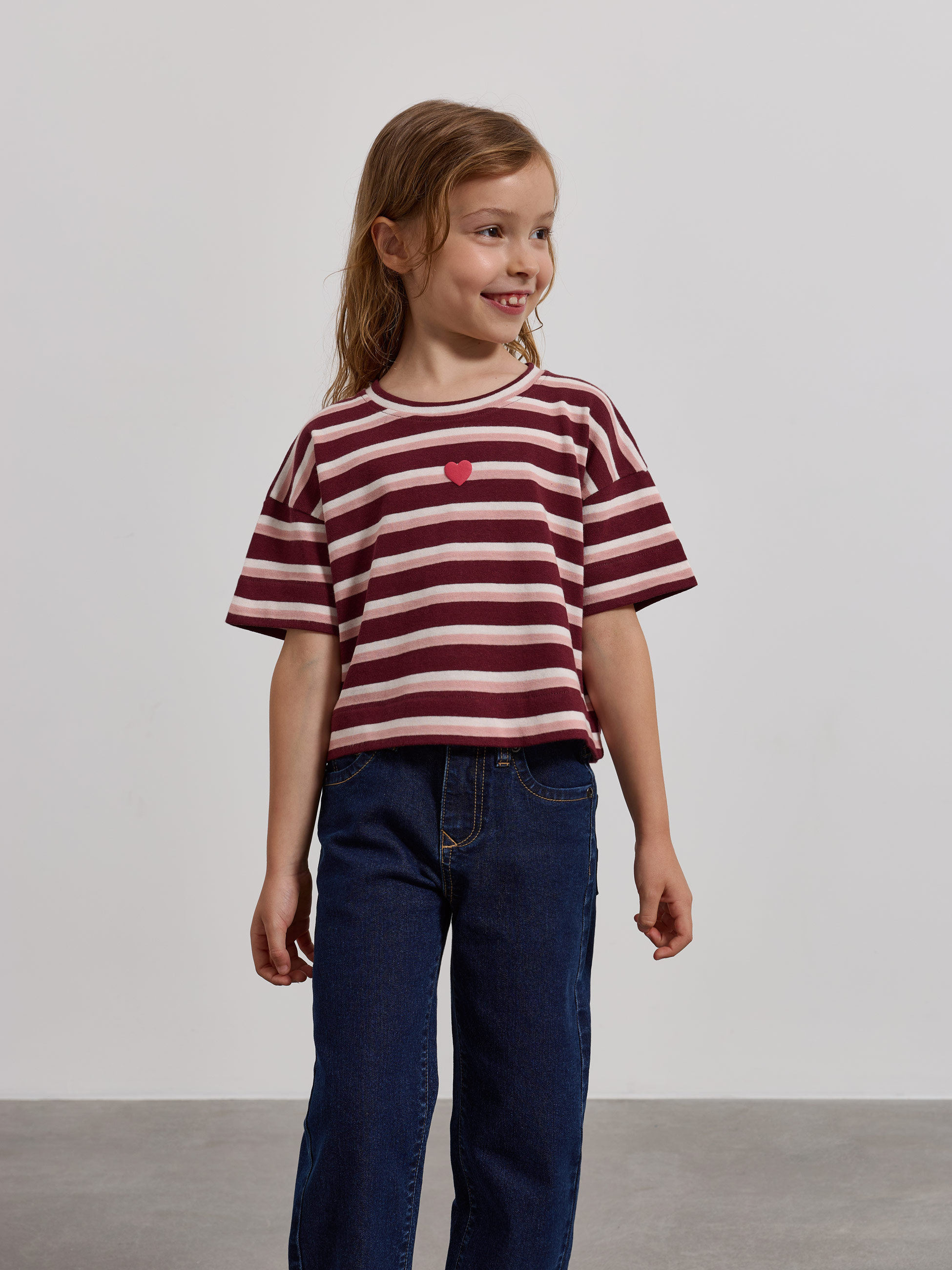 T-shirt às riscas com coração