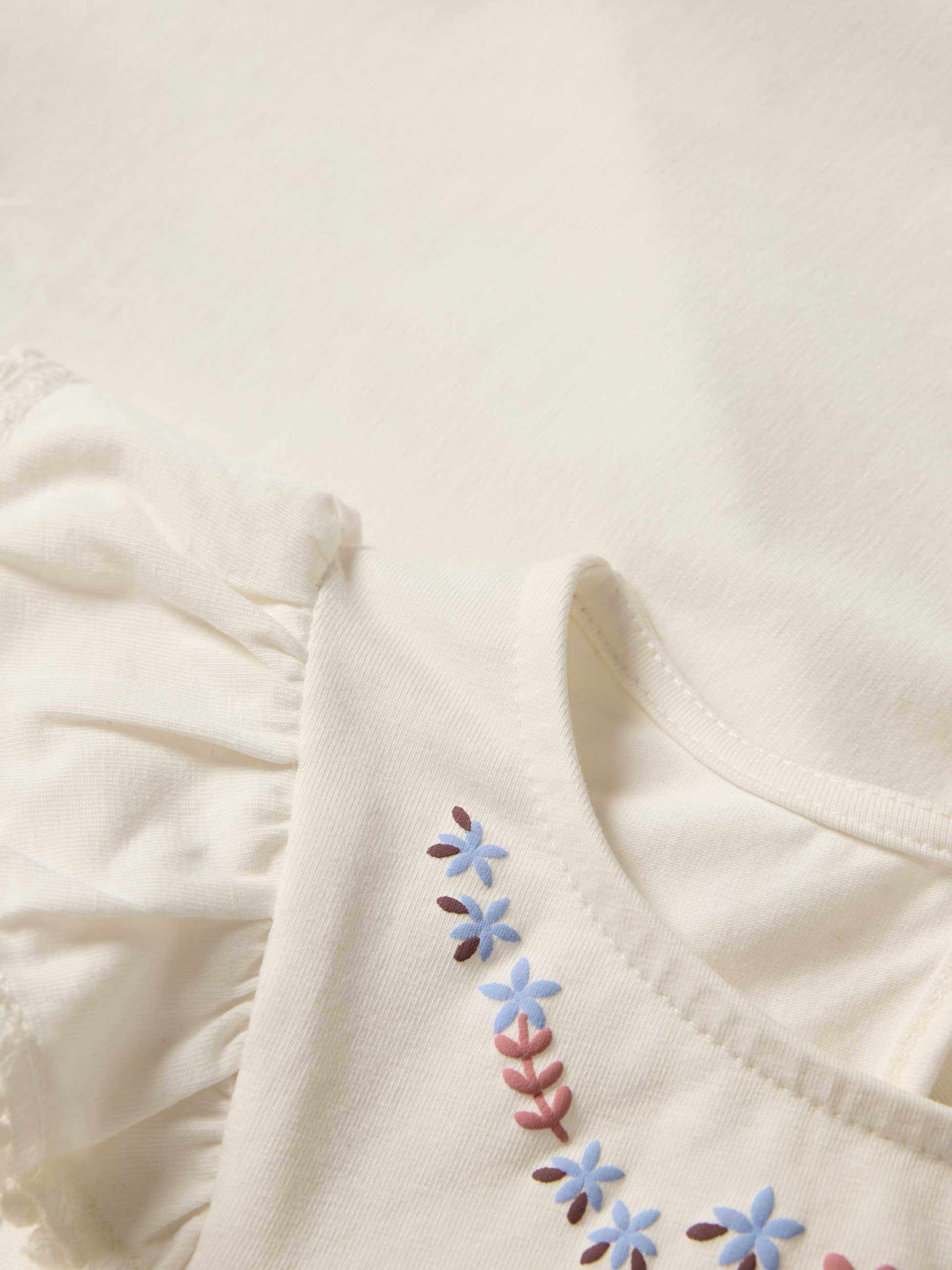 Blusa com folhos e estampado