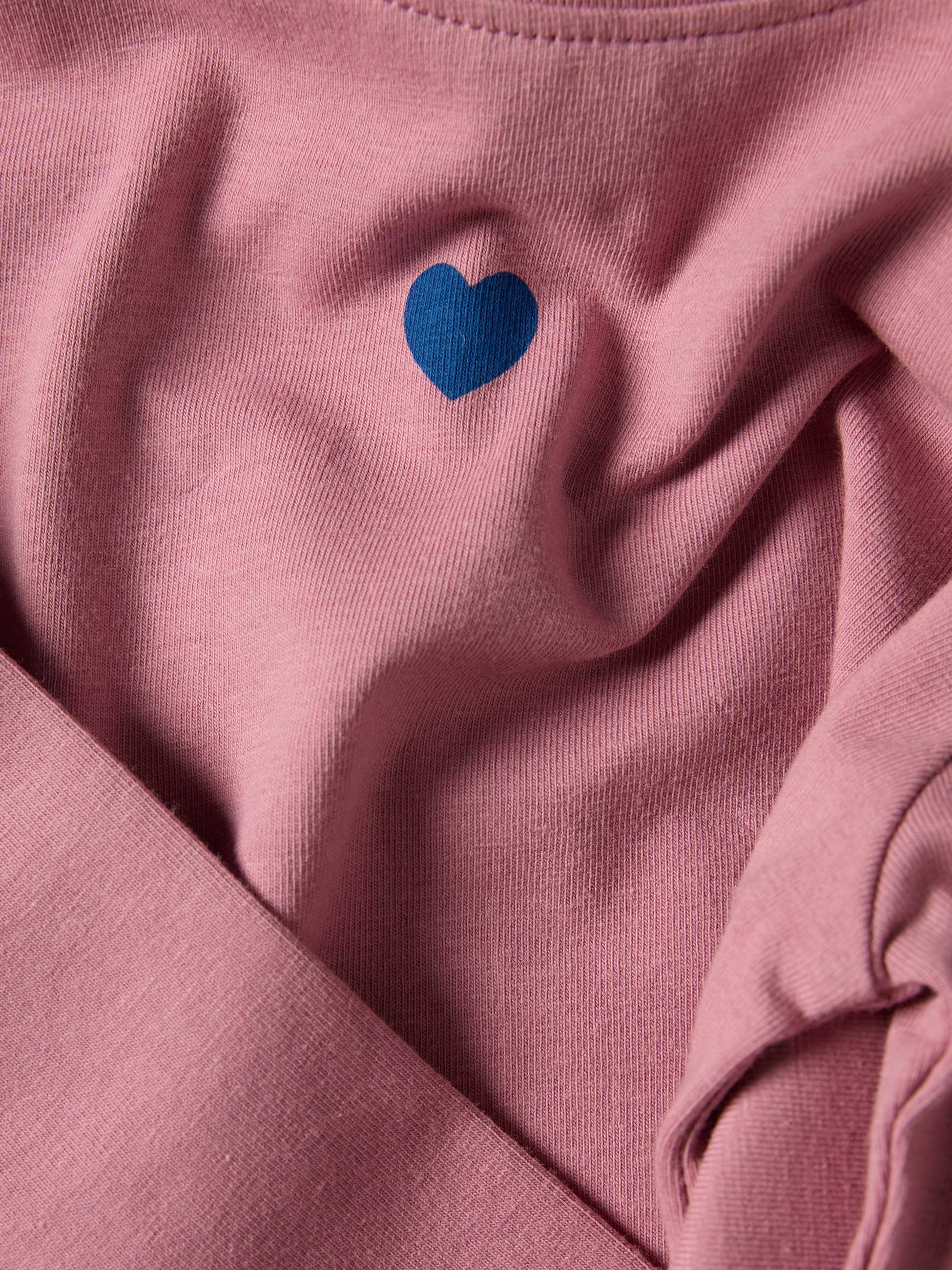 Camisola com coração estampado