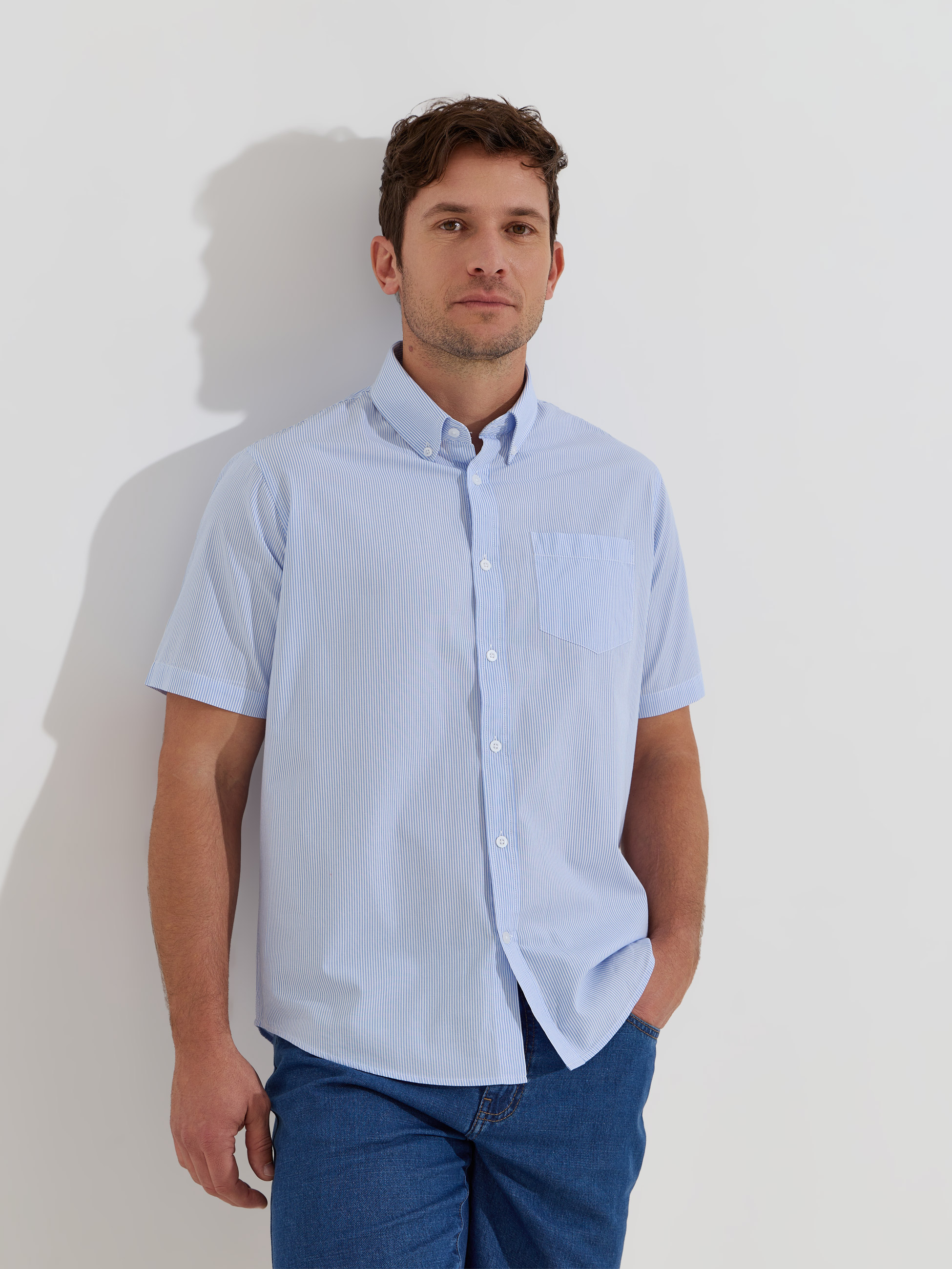 Camisa de manga curta às riscas