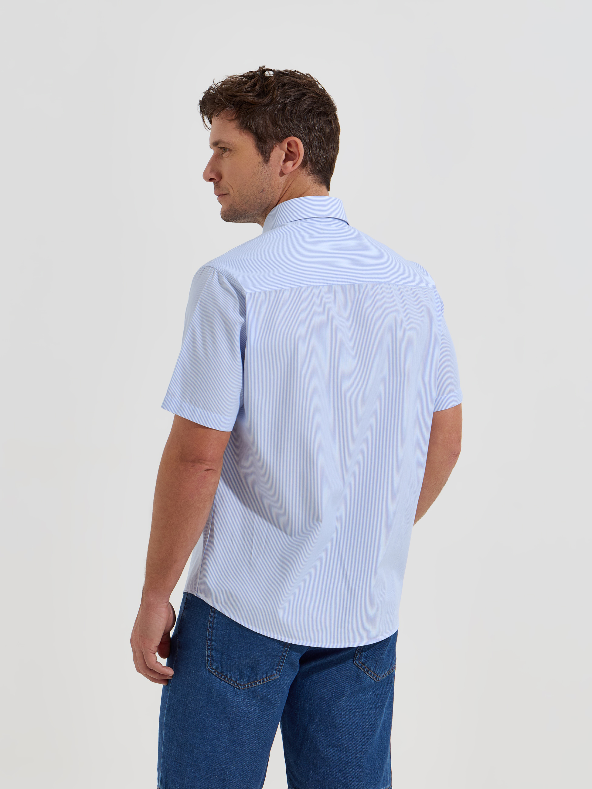 Camisa de manga curta às riscas