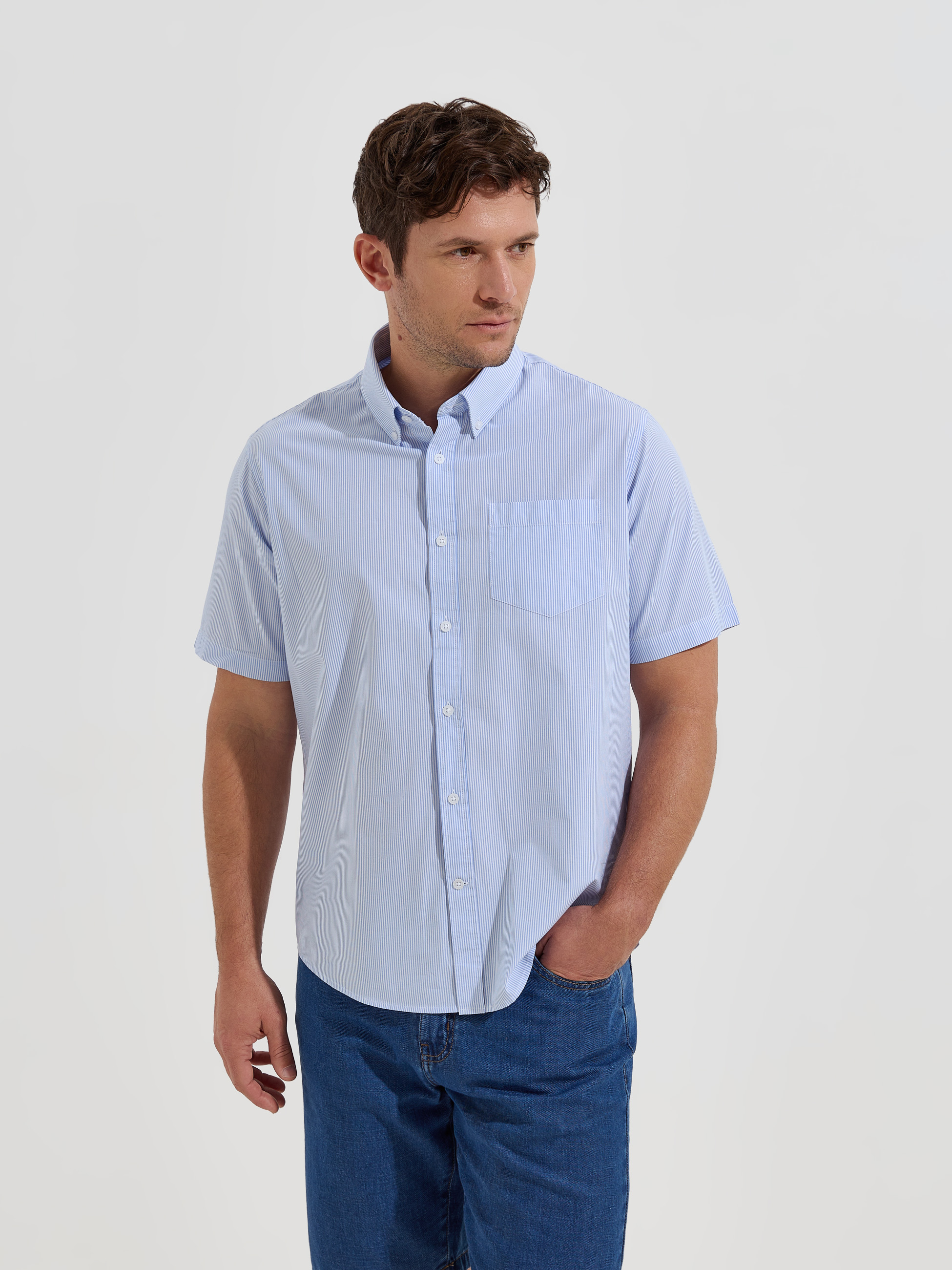 Camisa de manga curta às riscas