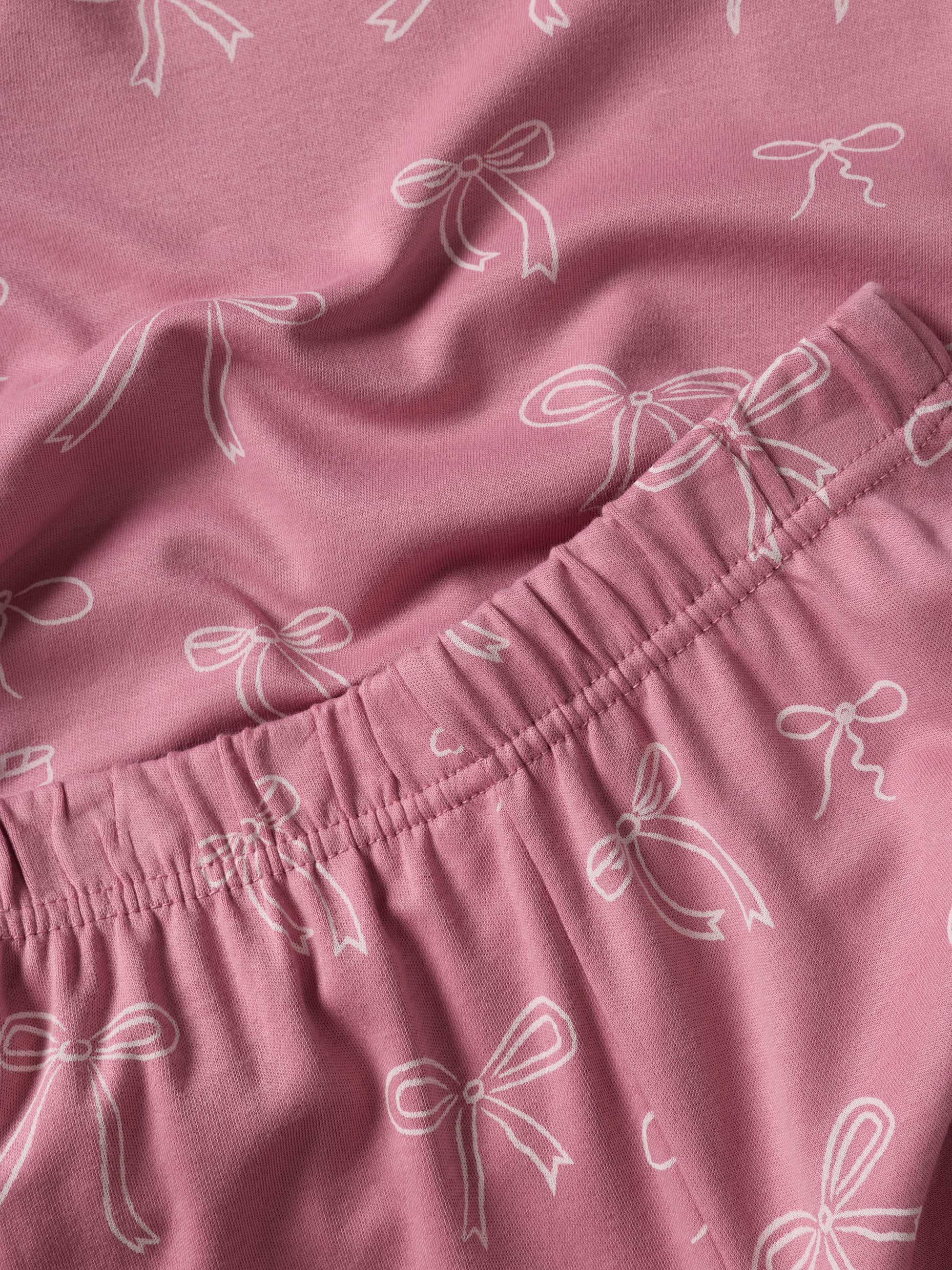 Pijama com estampado de laços