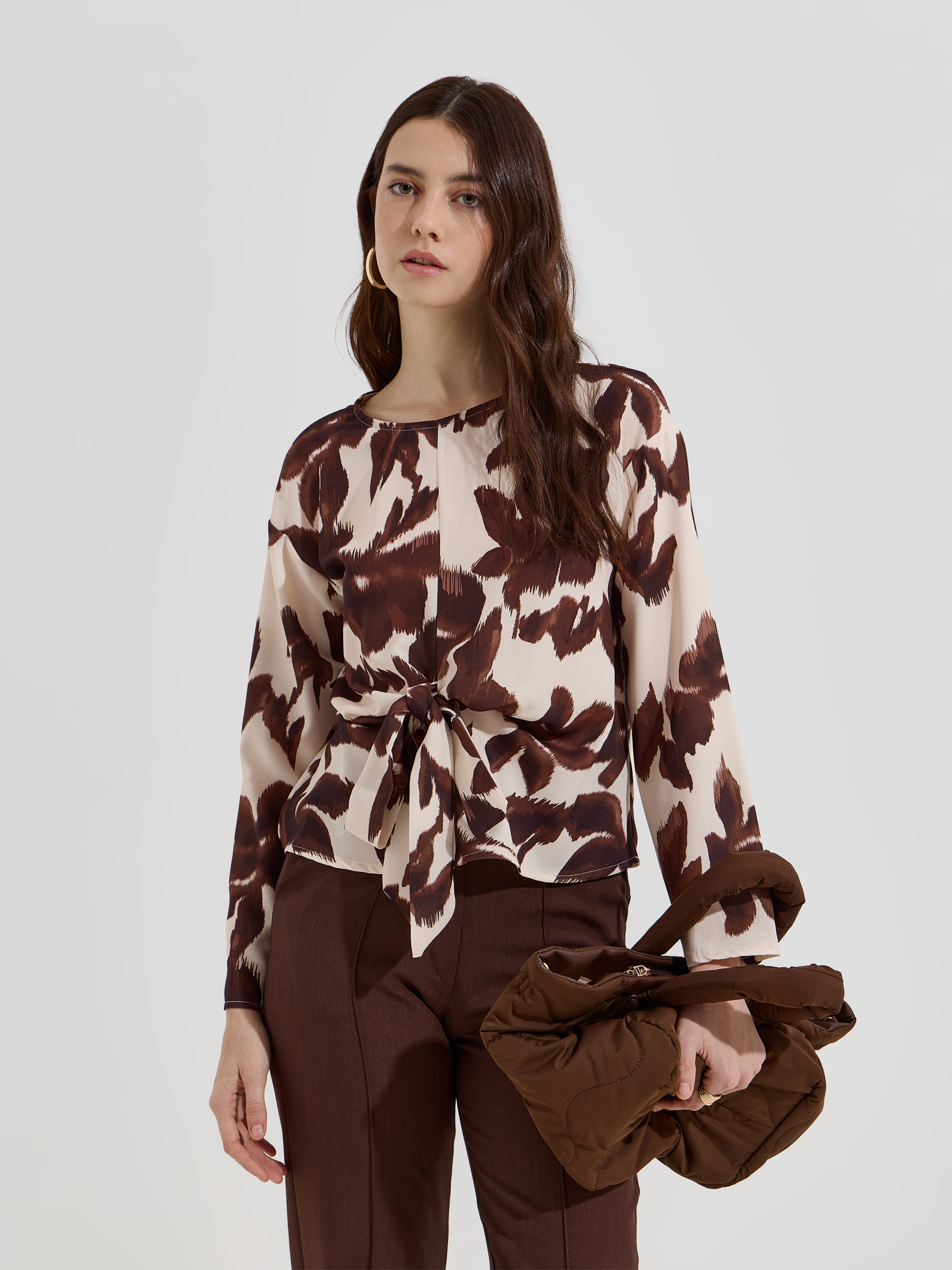 Blusa estampada com nó