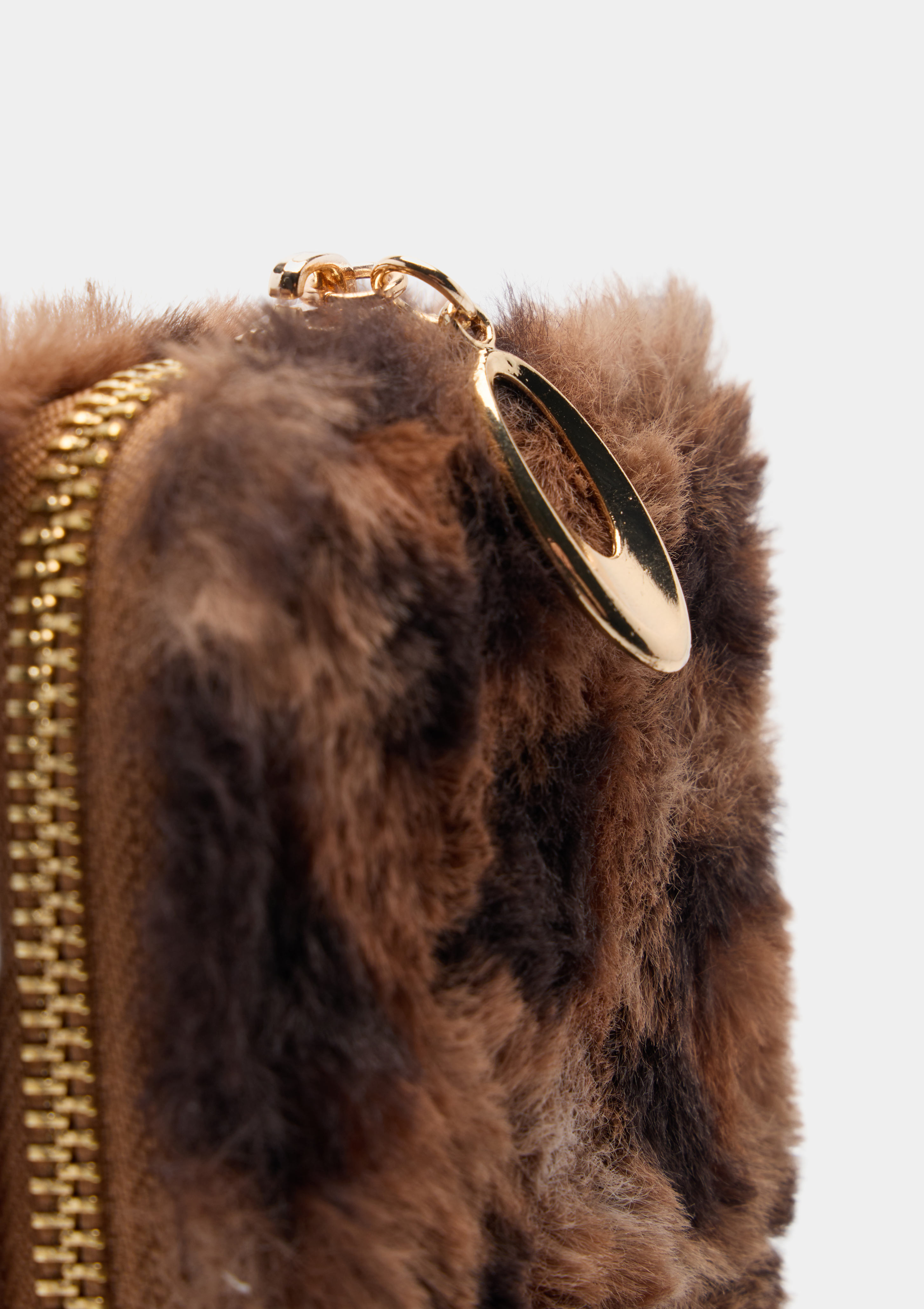 Carteira em pelo de padrão animal