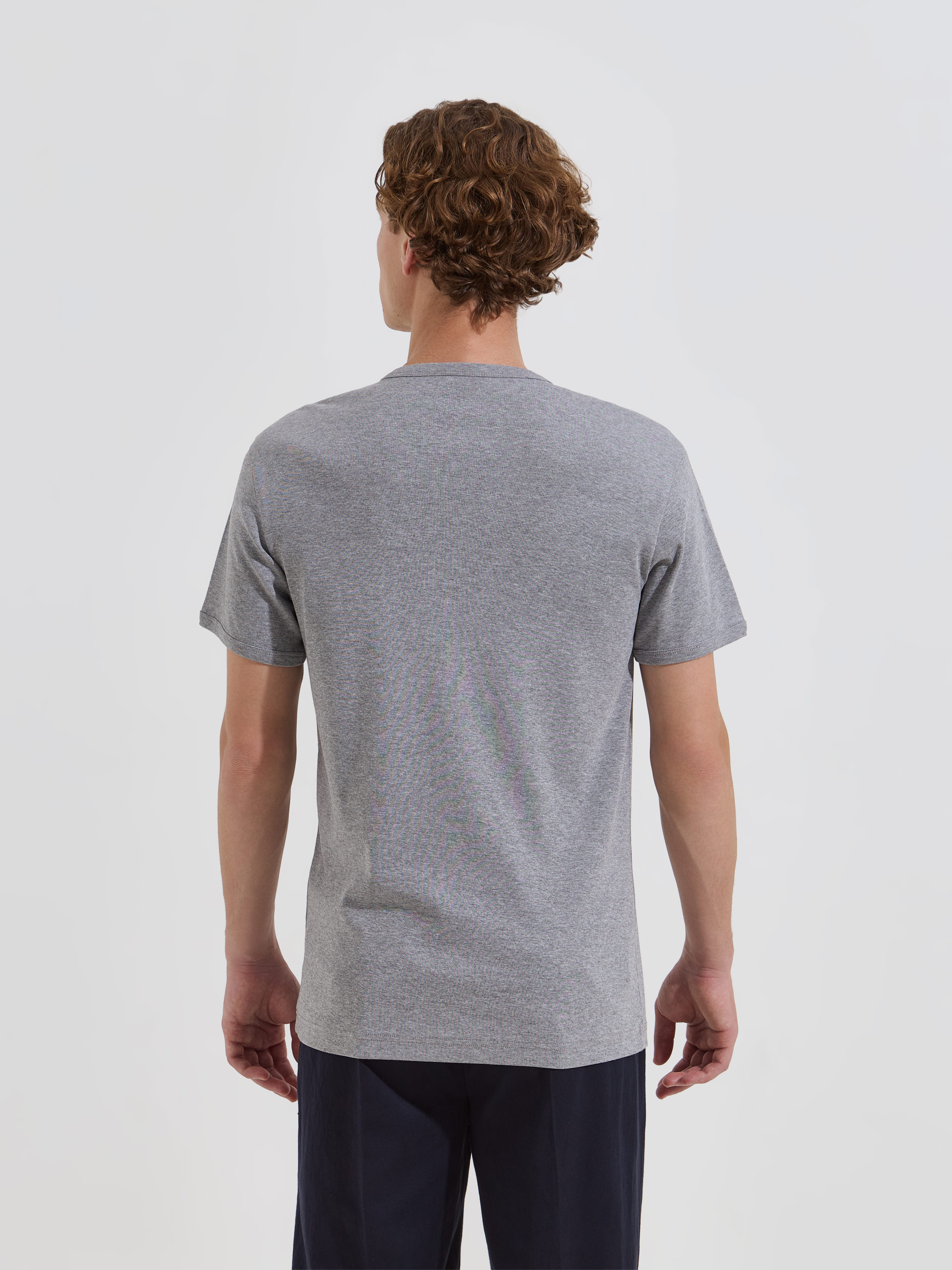 T-shirt básica em algodão