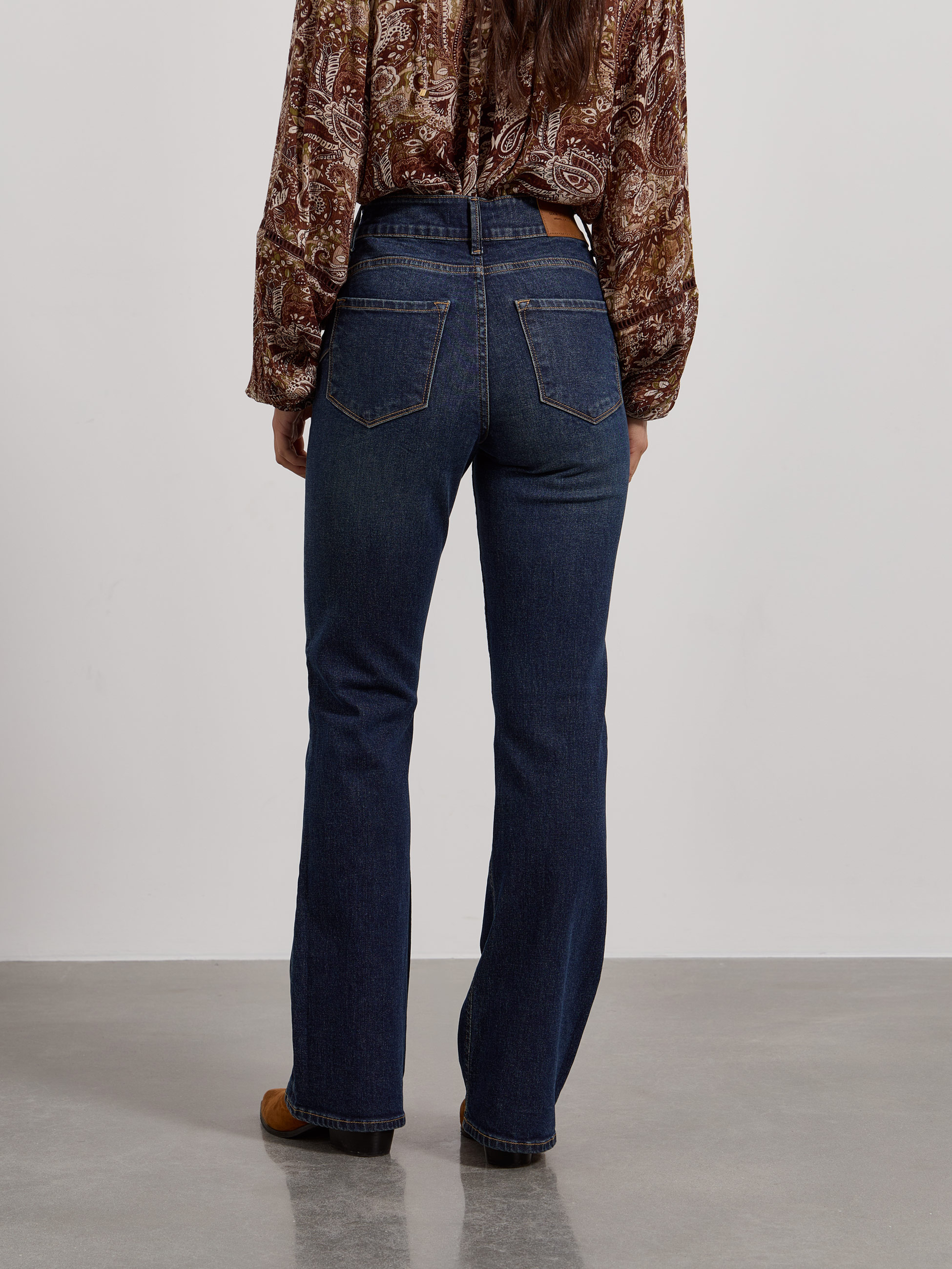 Bootcut push-up jeans