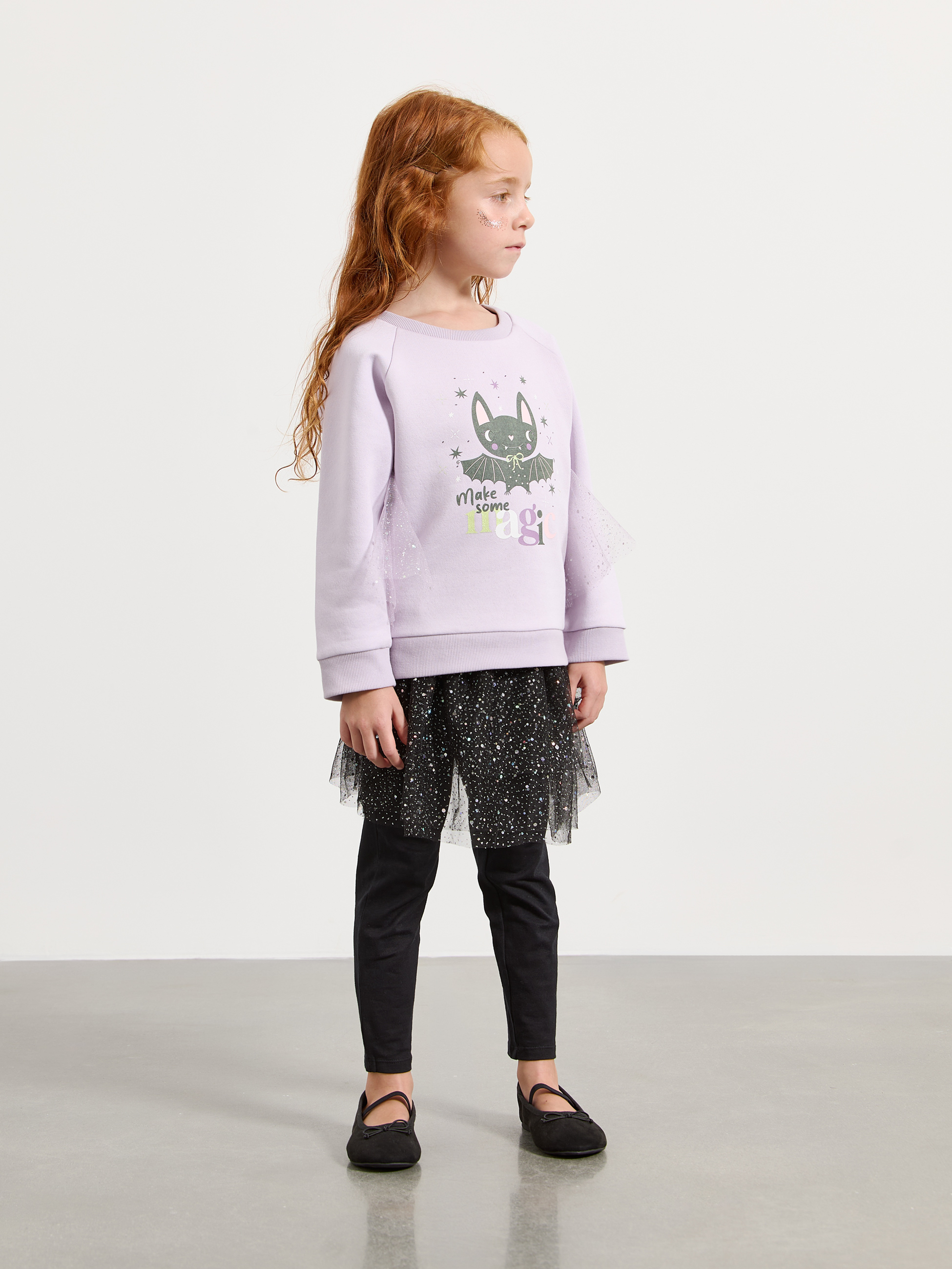 Sweatshirt com tule e brilhantes