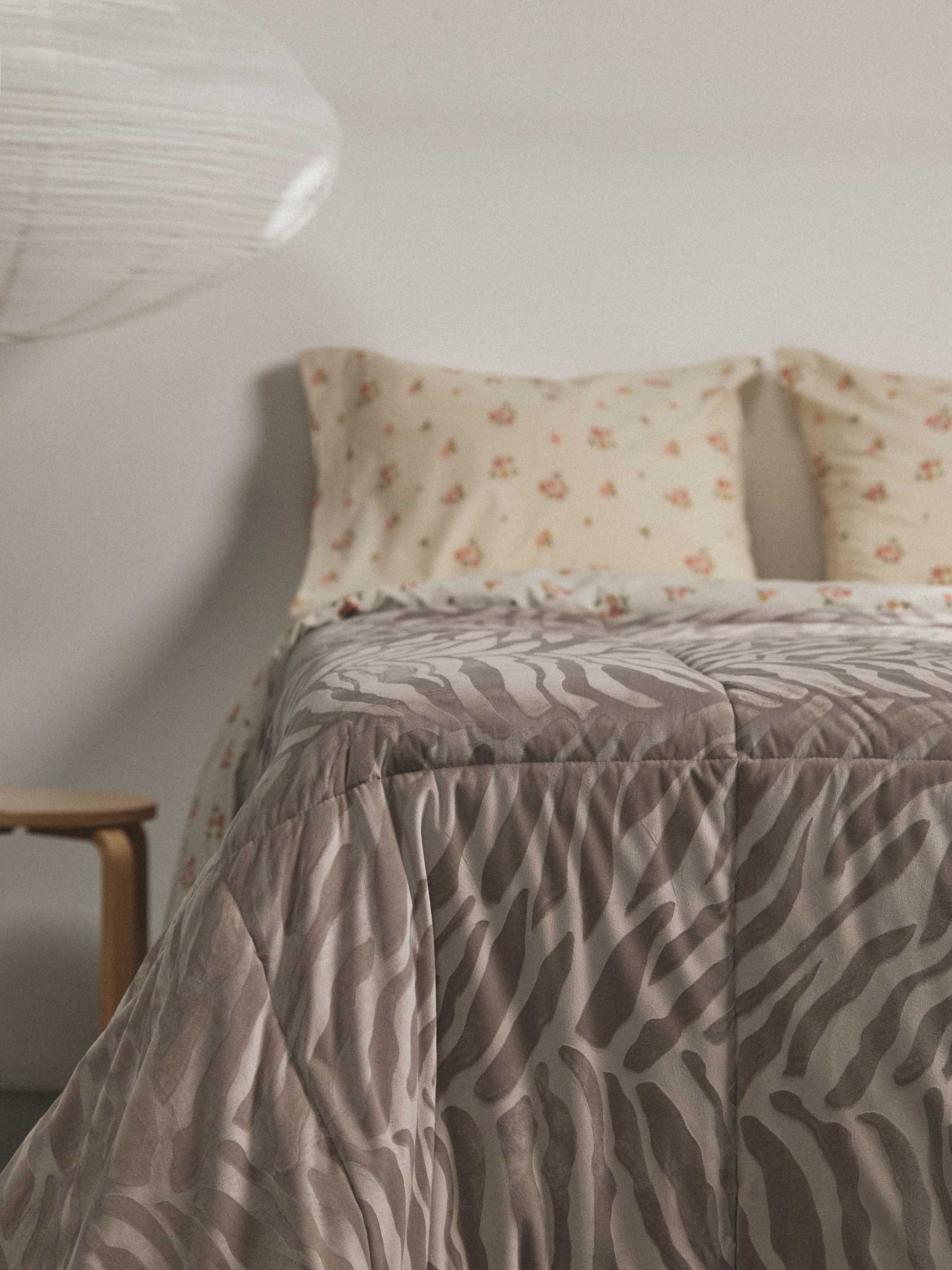 Edredão de casal com padrão jacquard
