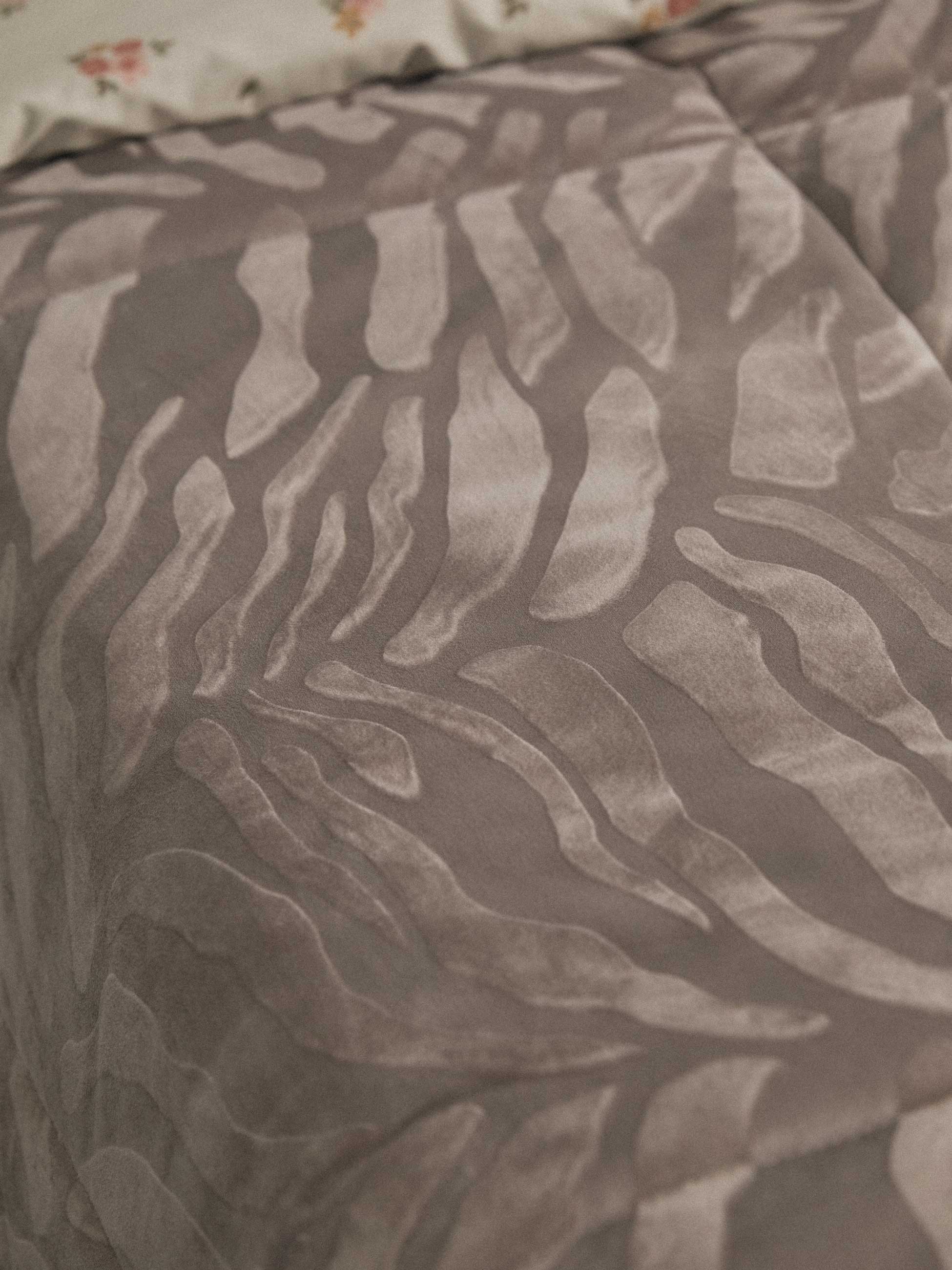 Edredão de casal com padrão jacquard
