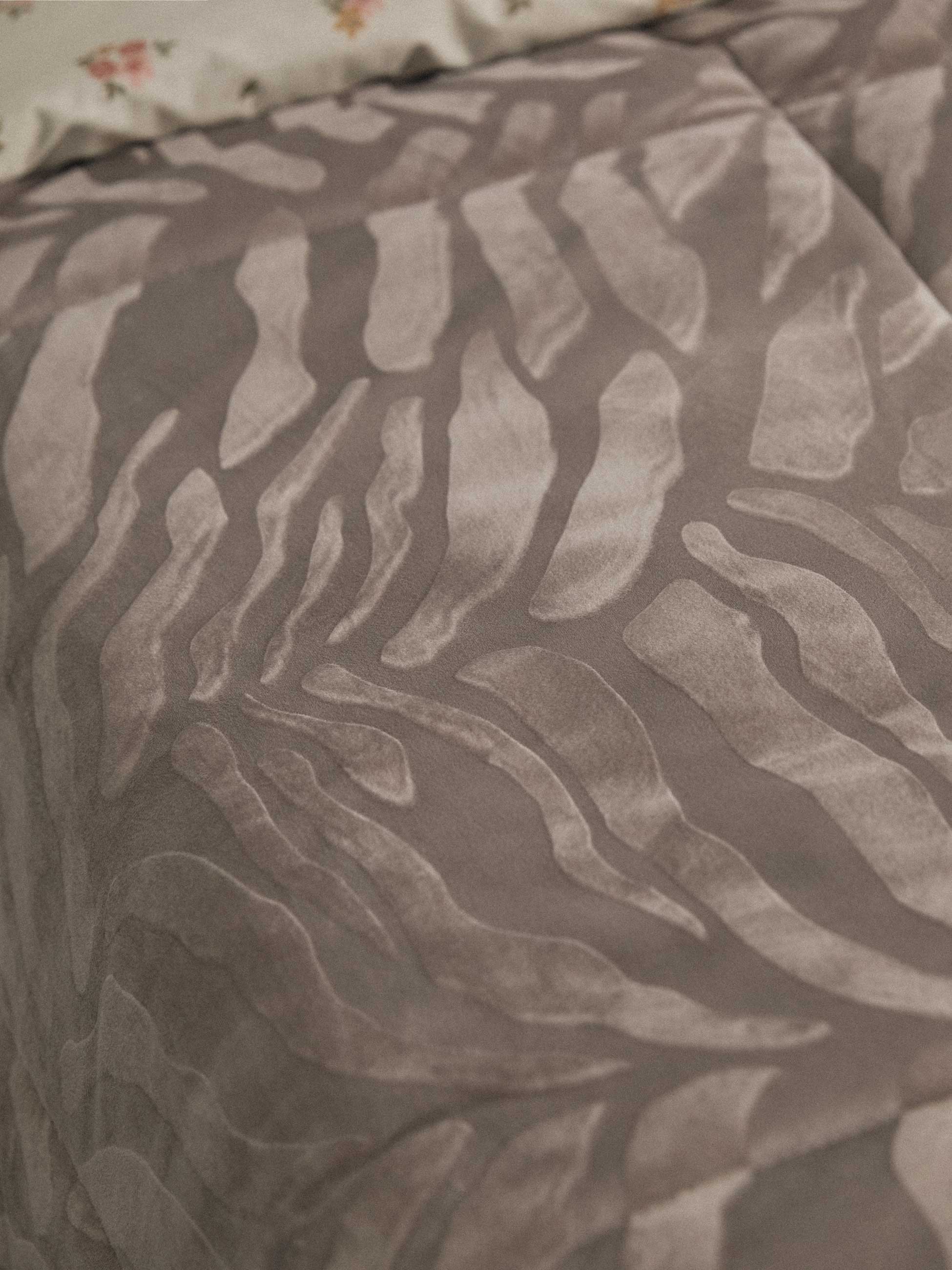 Edredão king size com padrão jacquard