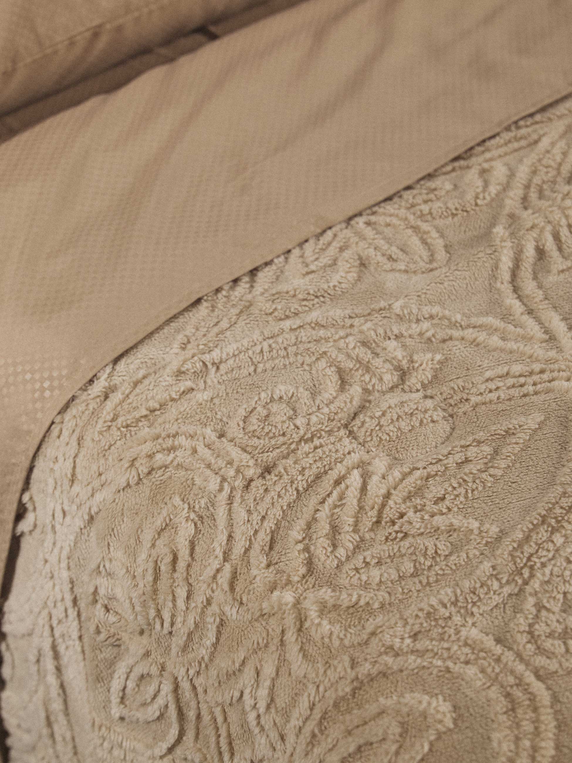 Edredão king size com padrão em relevo