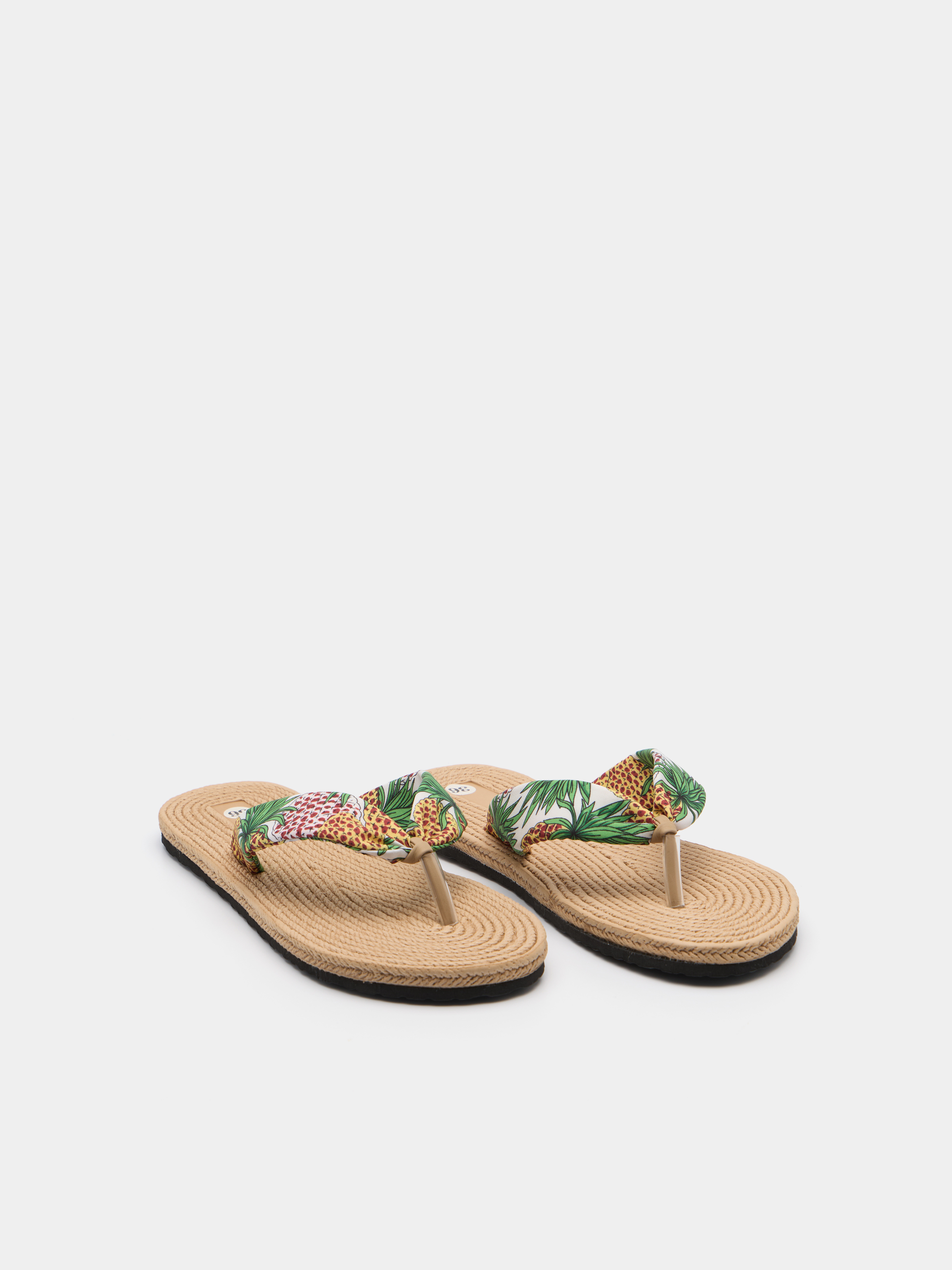 Chinelos de dedo com padrão tropical