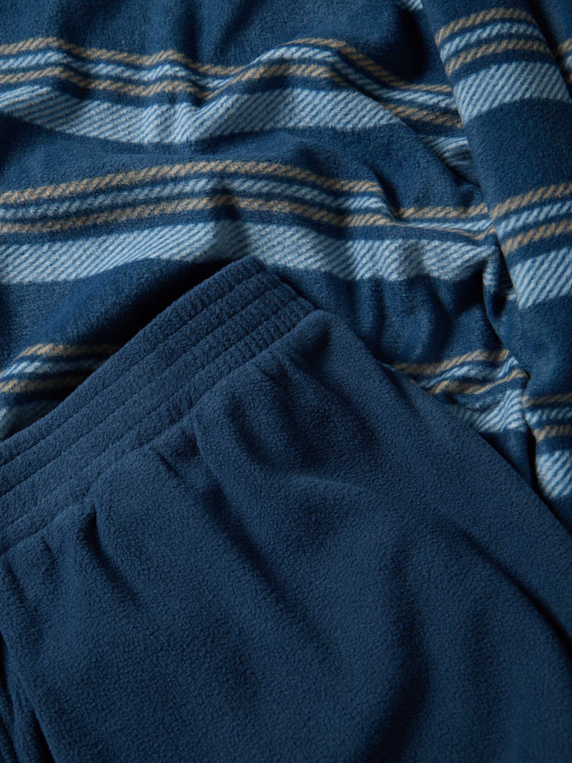 Pijama com camisola às riscas